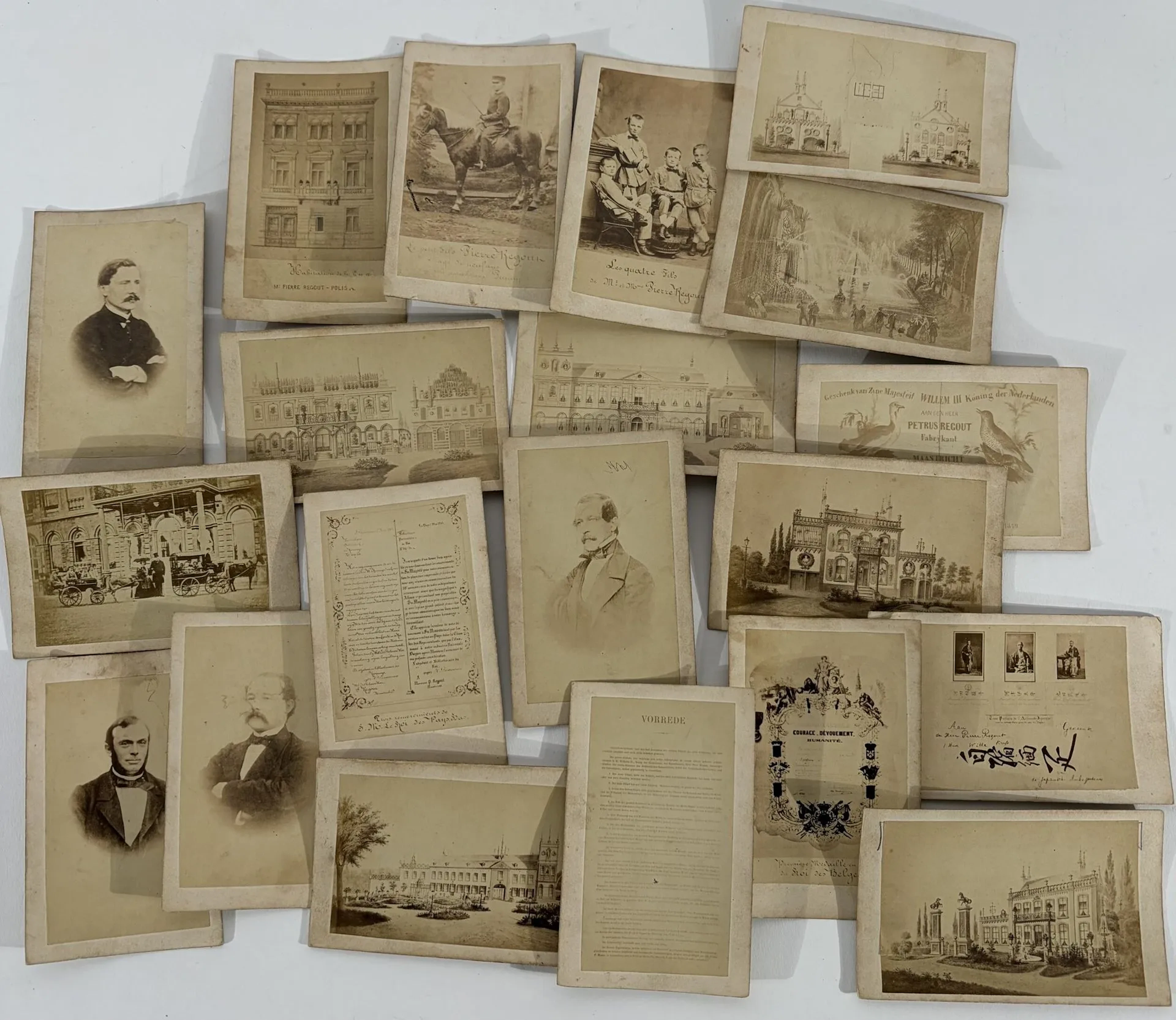 Set of various photographs and a (retouching) accessory in b - Lot 244