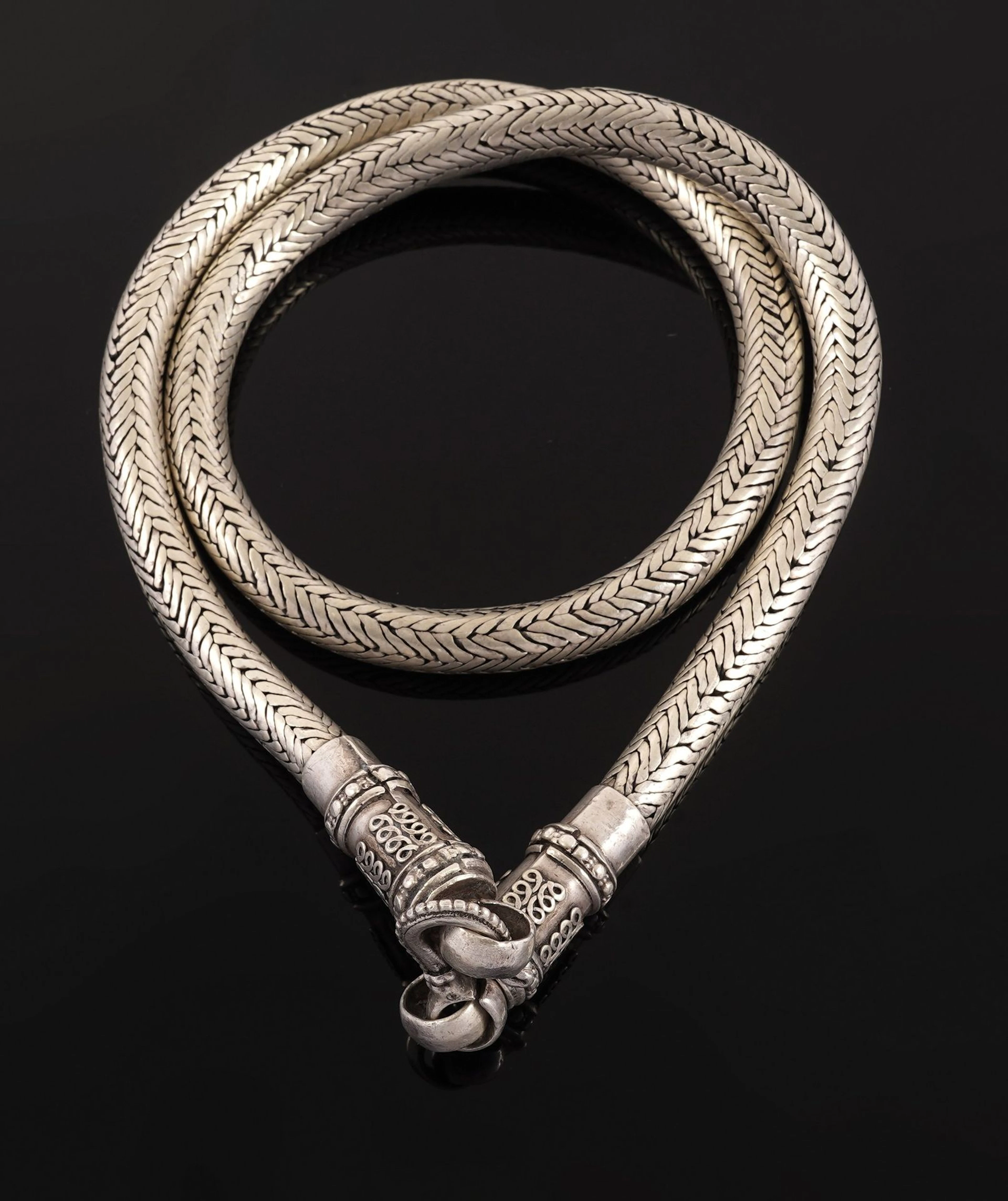 A striking ethnic necklace made of silver with a purity of 8 - Lot 80