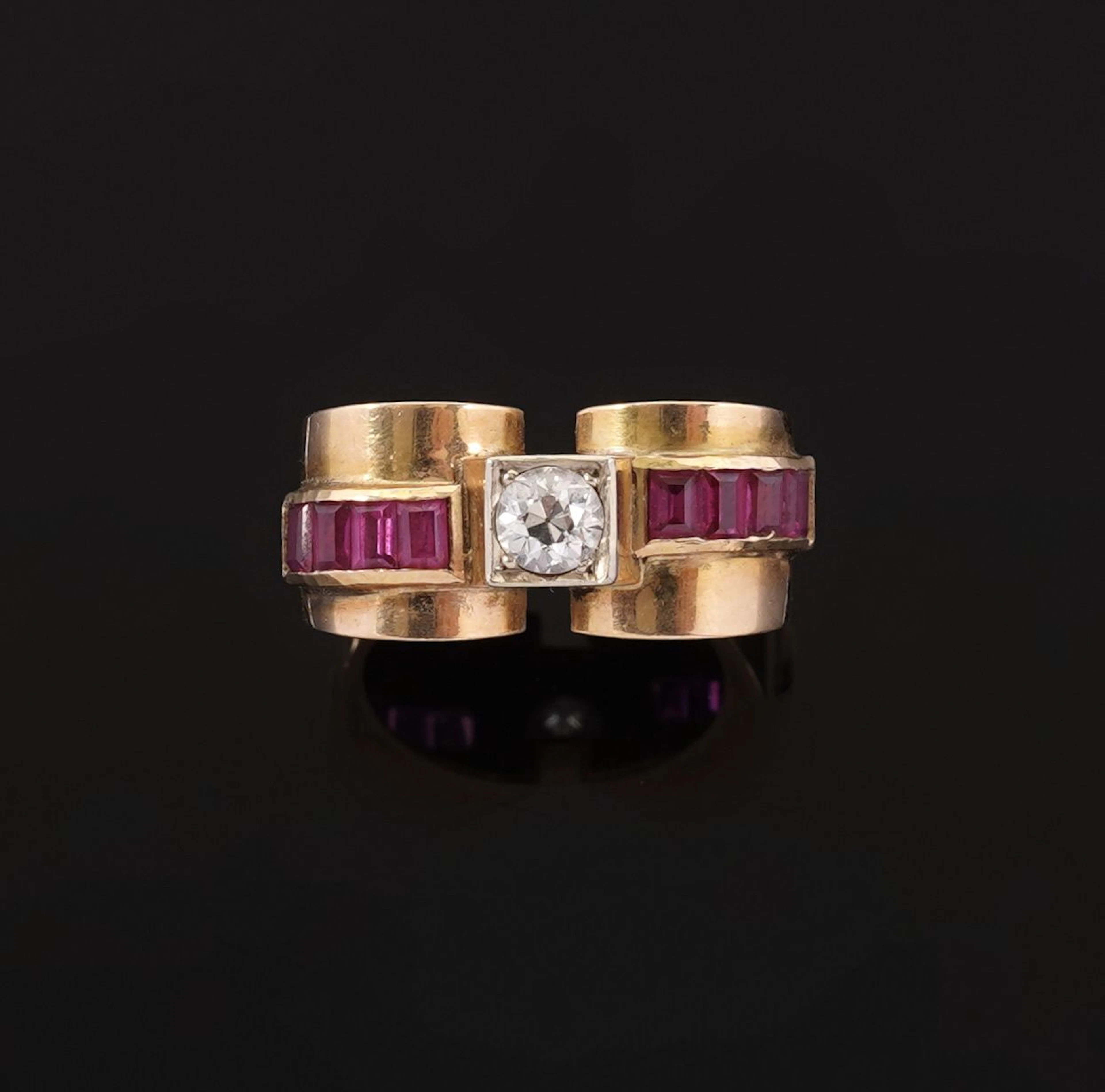 18k yellow gold (750) Tank ring, set with an antique-cut dia - Lot 169