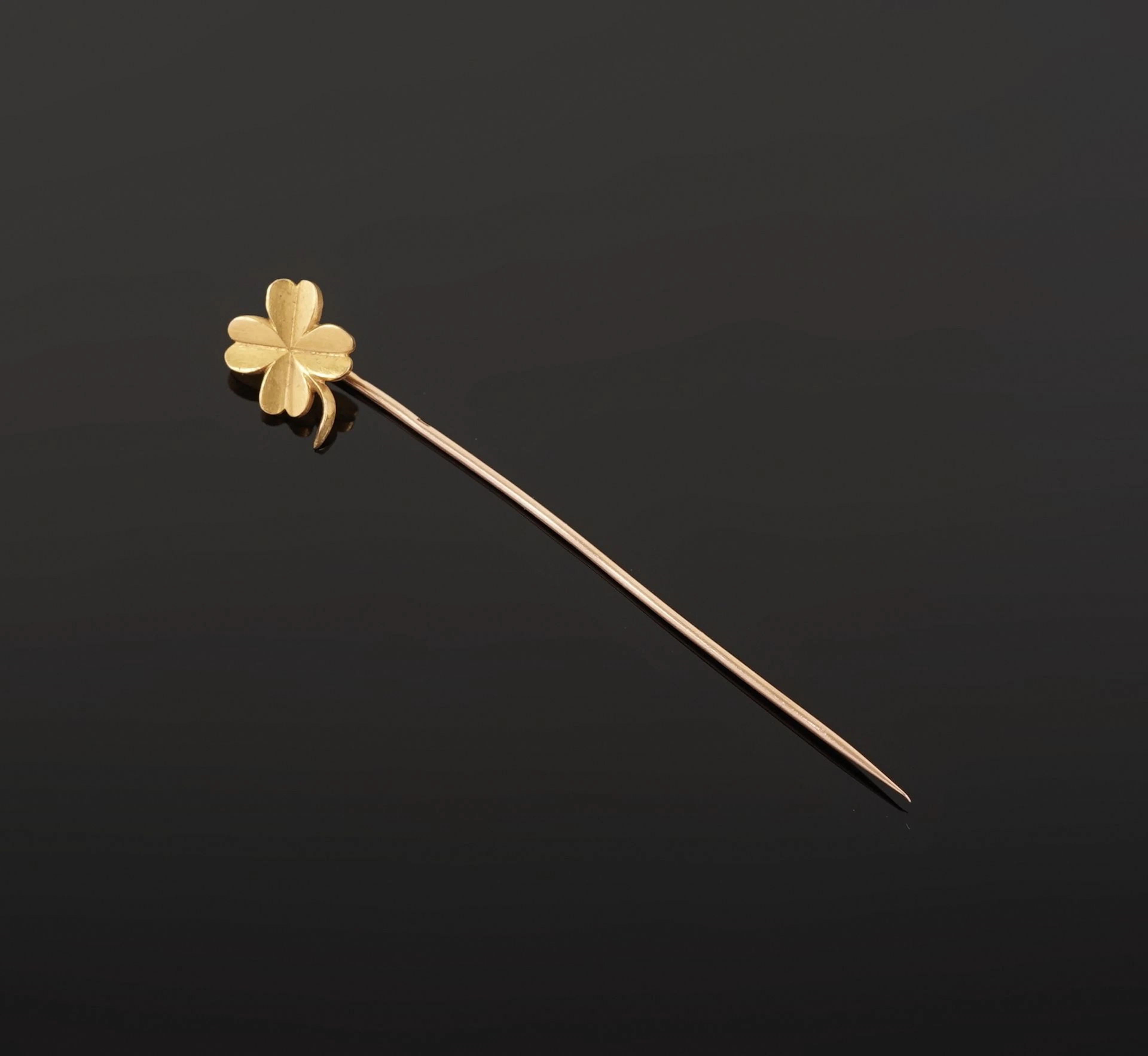 18k yellow gold (750) lucky tie pin featuring a four-leaf cl - Lot 94