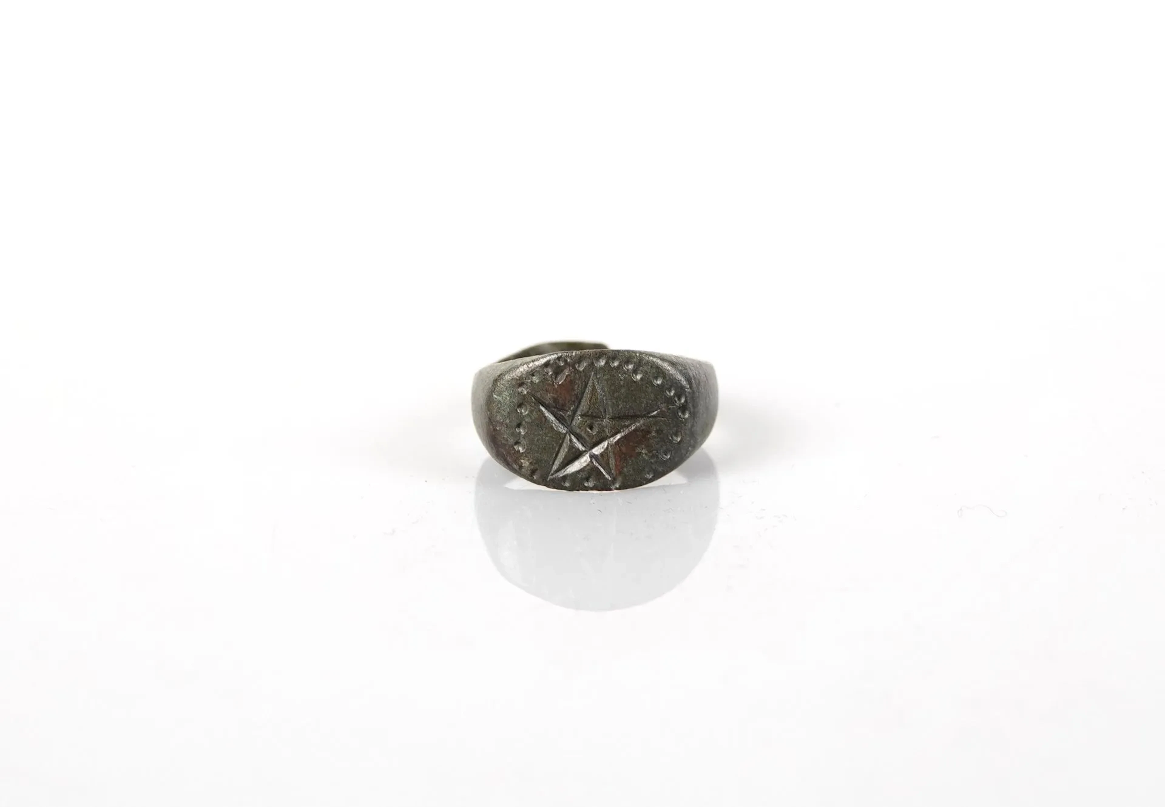 Magic ring decorated with a pentagram, protective magic - Lot 264