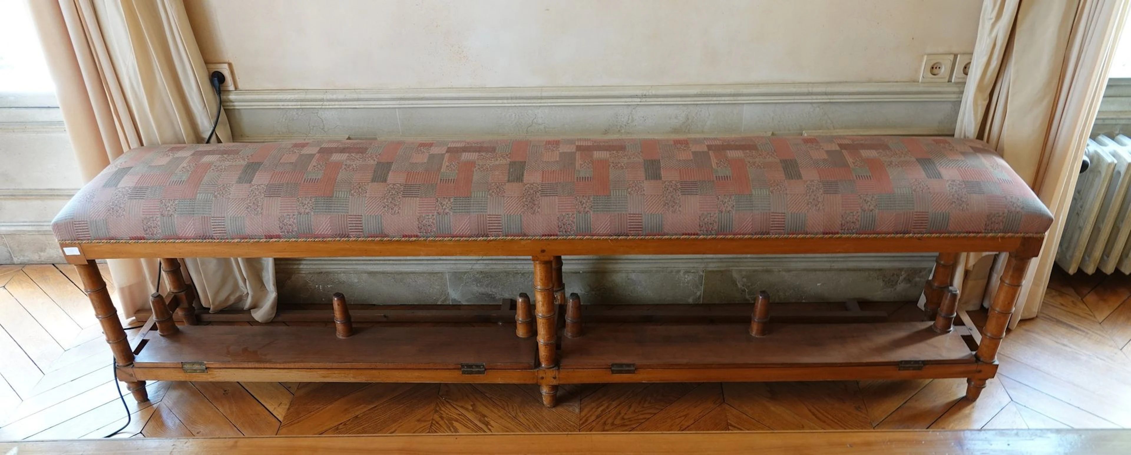 Natural wood spectator bench with retractable step - Lot 647