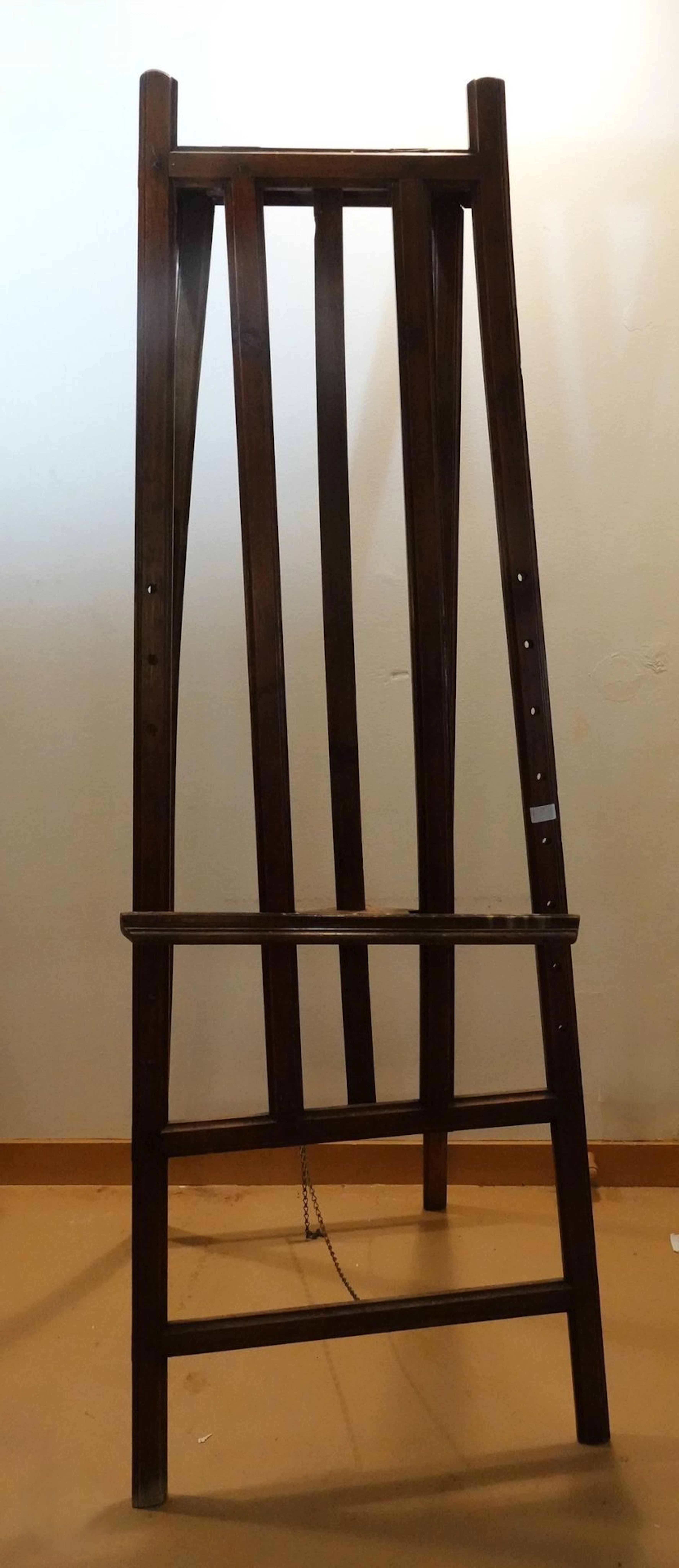 Easel made of weathered natural wood, adjustable support - Lot 643