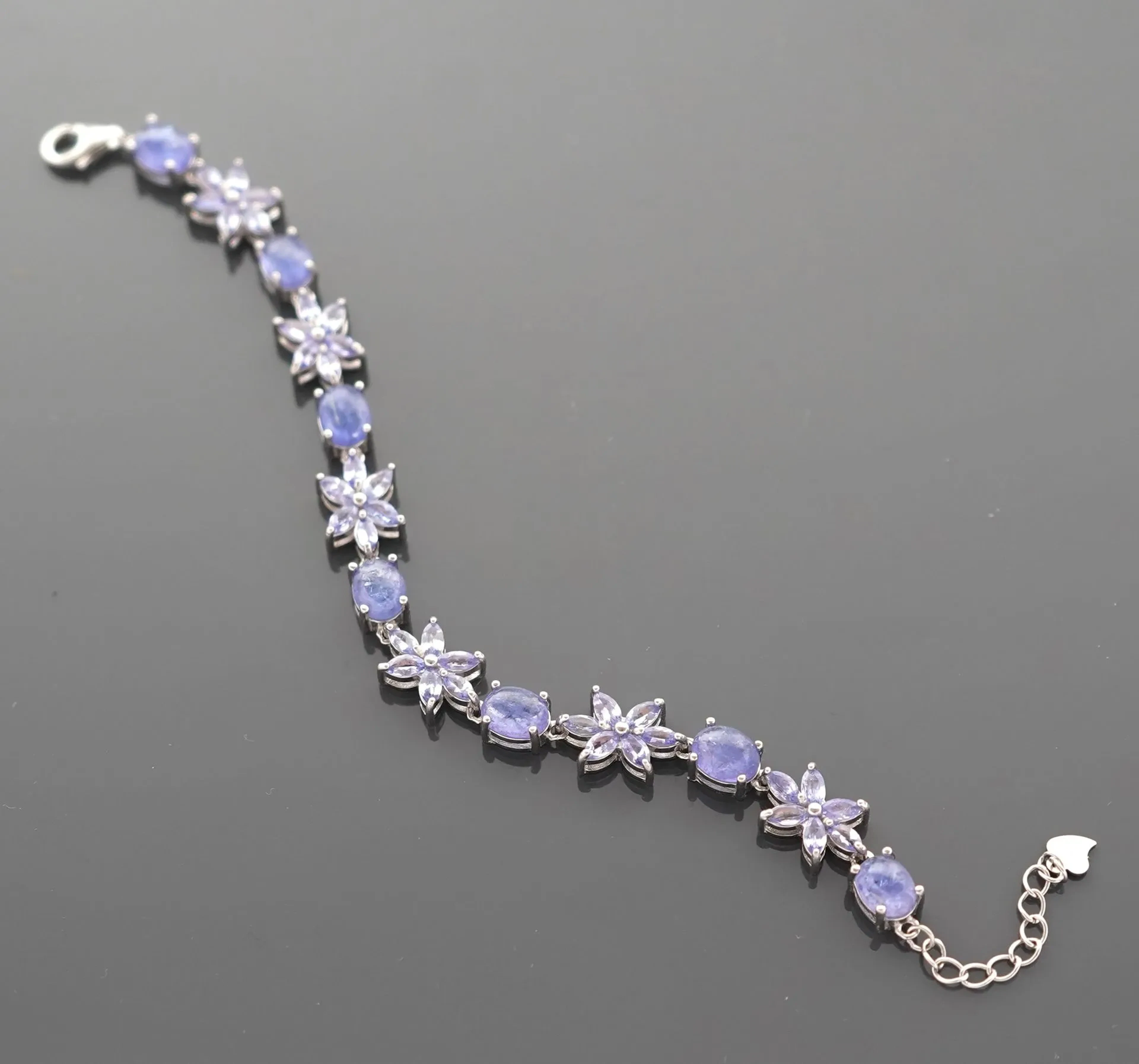 925 thousandths silver bracelet featuring alternating caboch - Lot 87