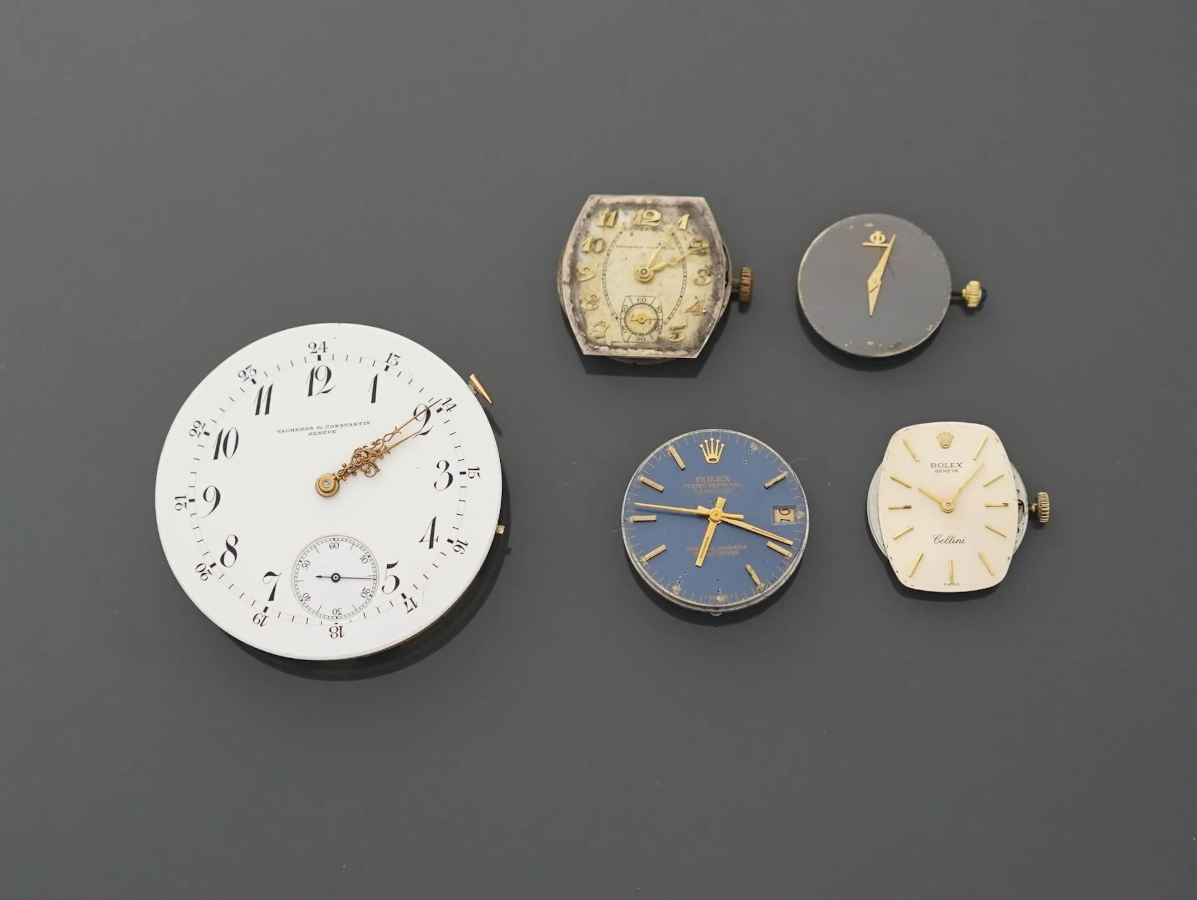 A lot of mechanical movements with their dials: - Lot 397