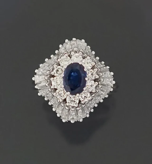 A stepped ring in 14K white gold (585 parts per thousand), f - Lot 311