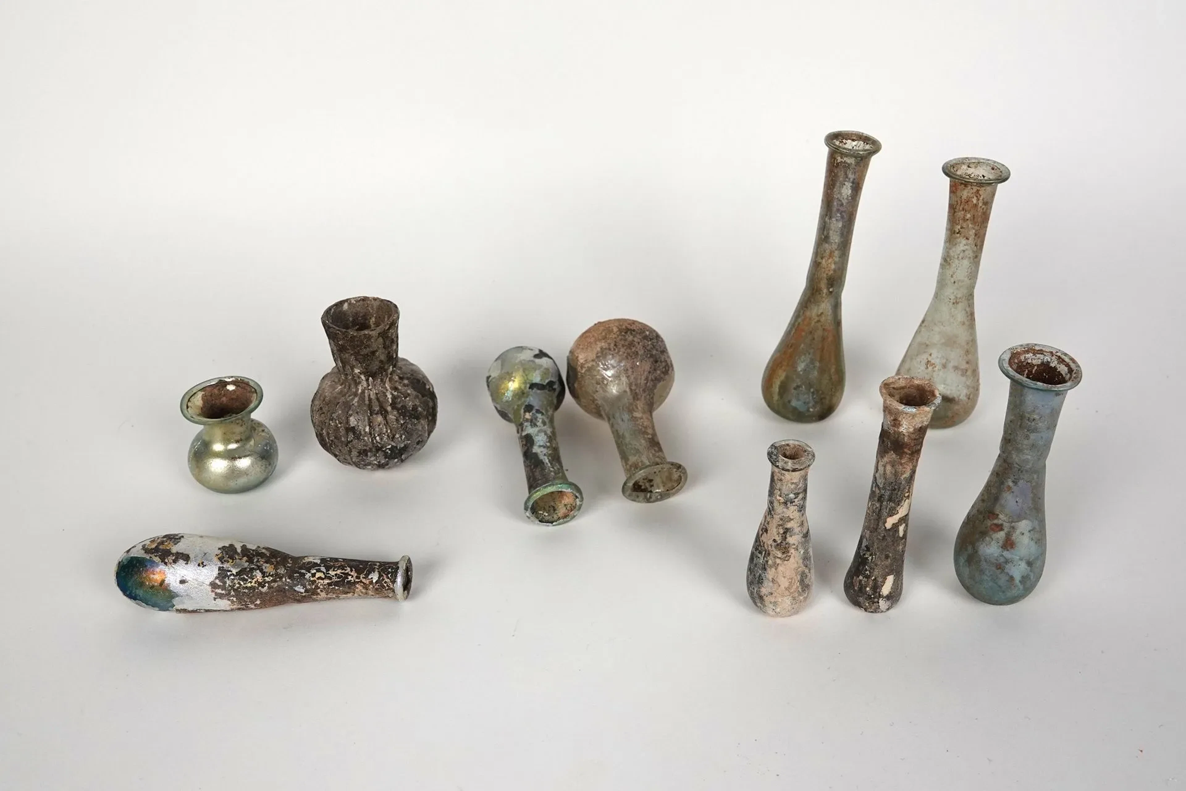 Set of 10 vials in various shapes, including fluted models, - Lot 222
