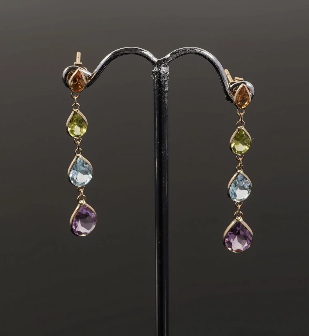Pair of 18K yellow gold (750) earrings featuring, in success - Lot 205