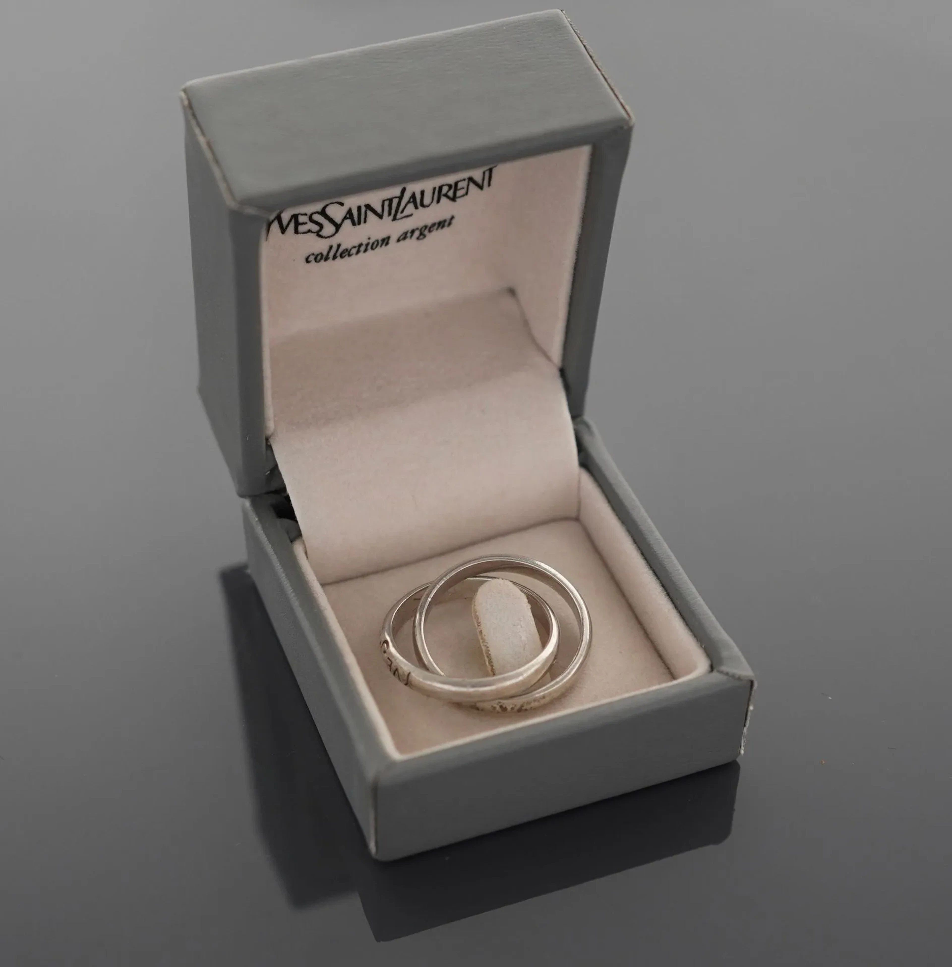 YVES SAINT LAURENT - Lot 26