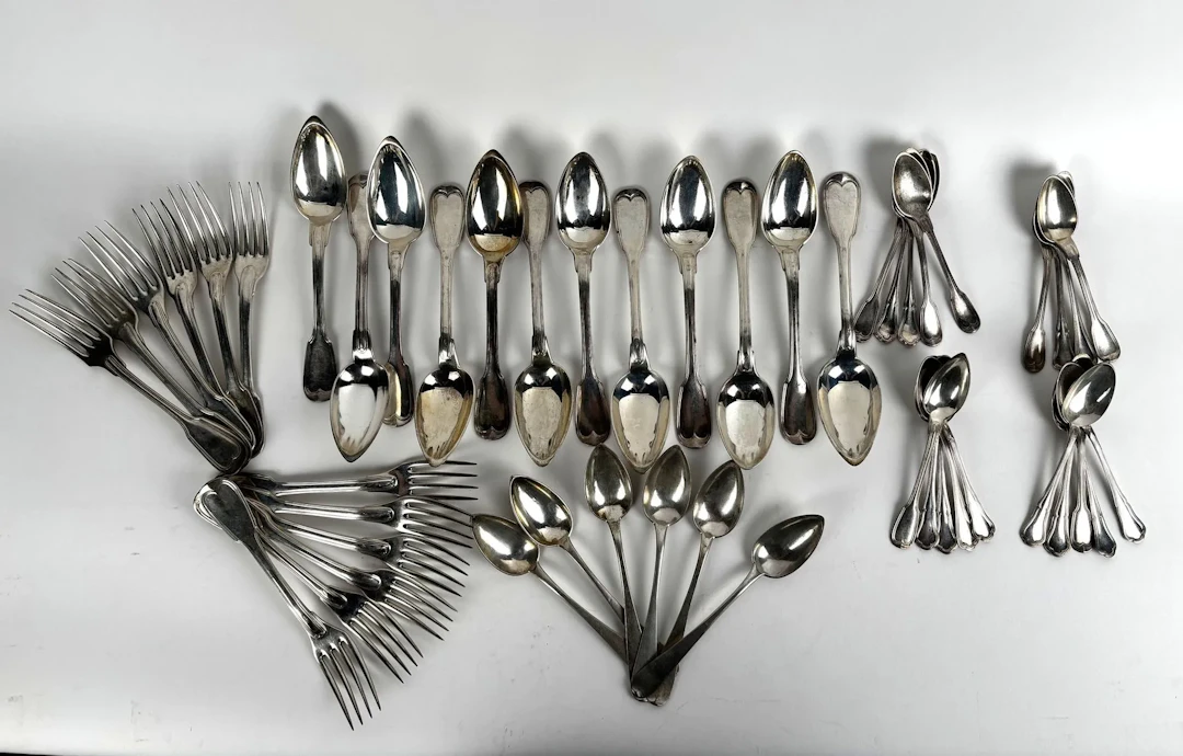 Cutlery set consisting of: - Lot 185