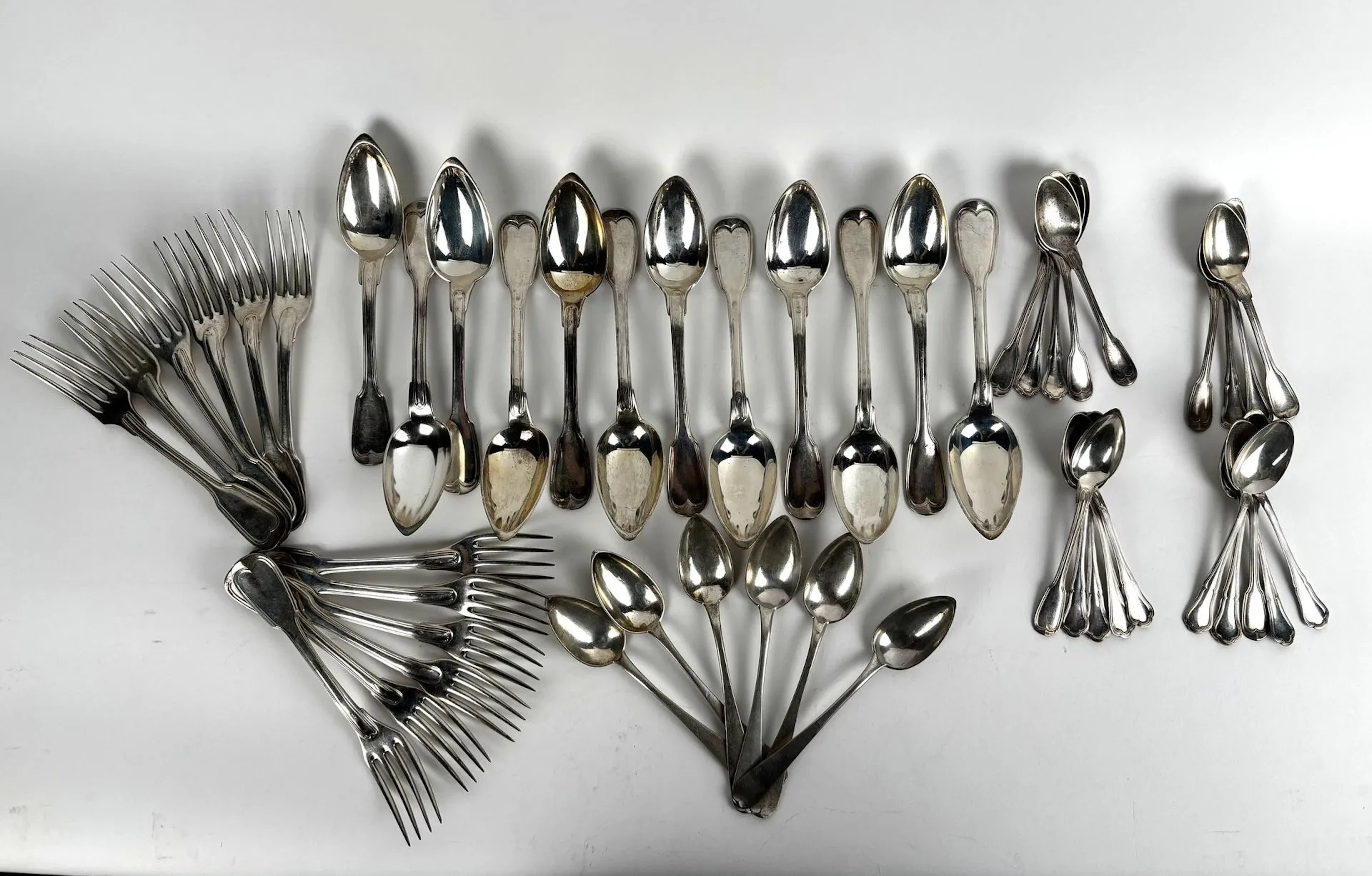 Cutlery set consisting of: - Lot 185
