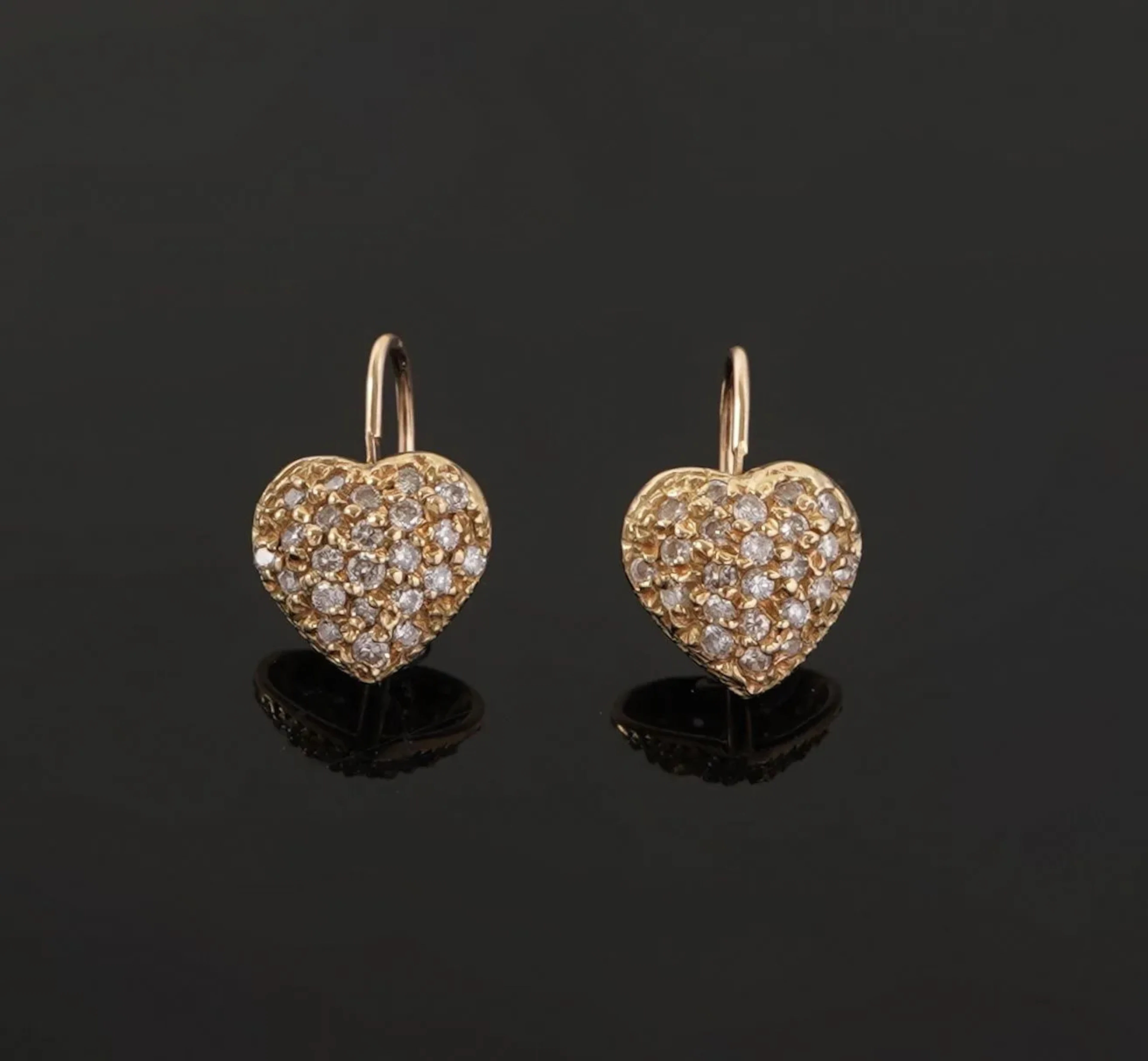 Pair of 18k gold (750) hoop earrings featuring a heart motif - Lot 112