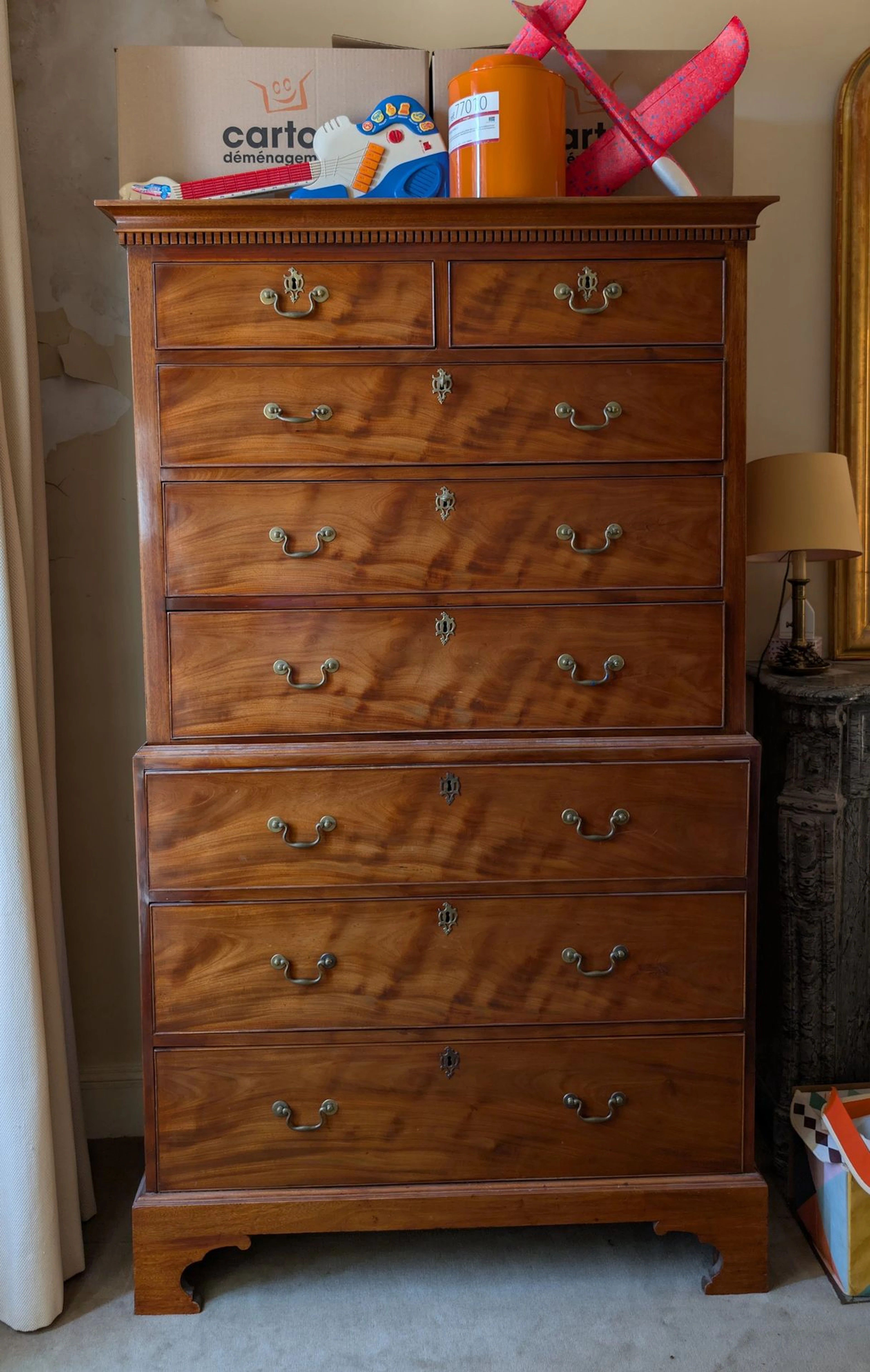 English "tallboy" cabinet in mahogany with eight drawers - Lot 630