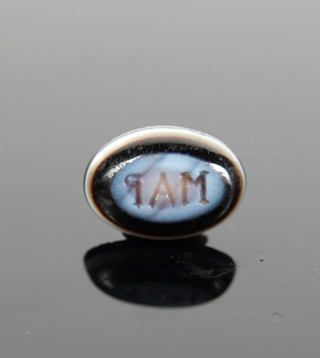 Engraved intaglio with the inscription “MAP” - Lot 270