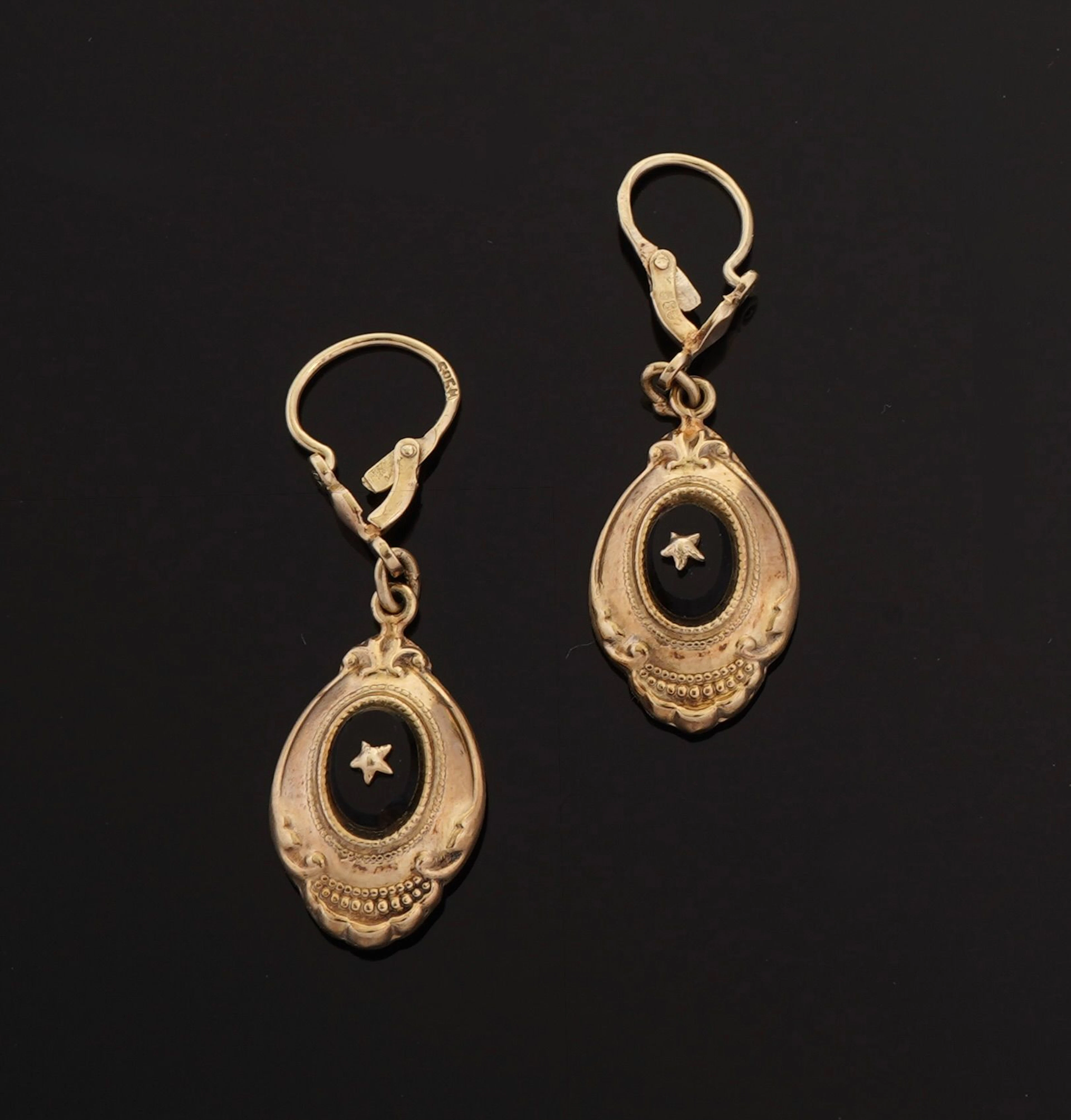 Pair of 14K yellow gold (585) hoop earrings adorned with vio - Lot 103