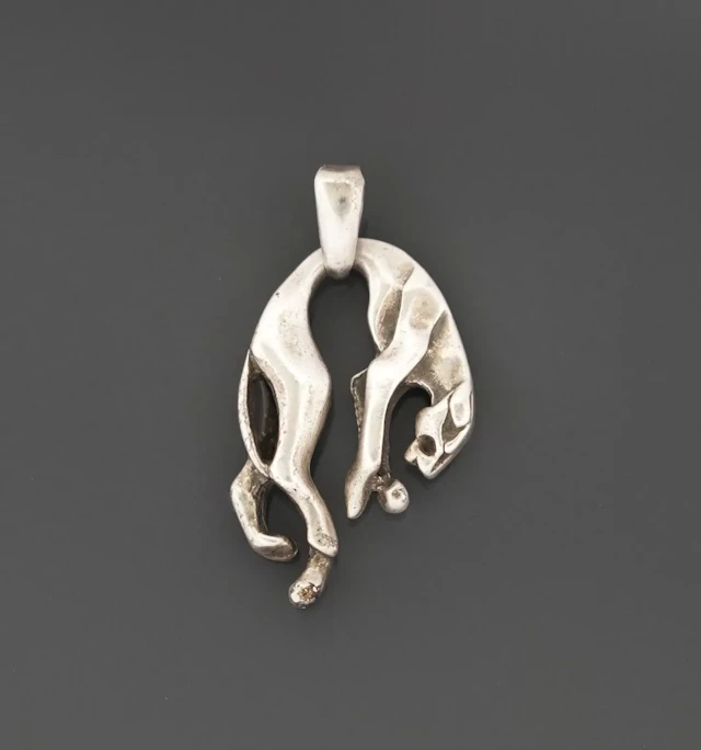 800 thousandths silver pendant evoking the Golden Fleece. - Lot 76