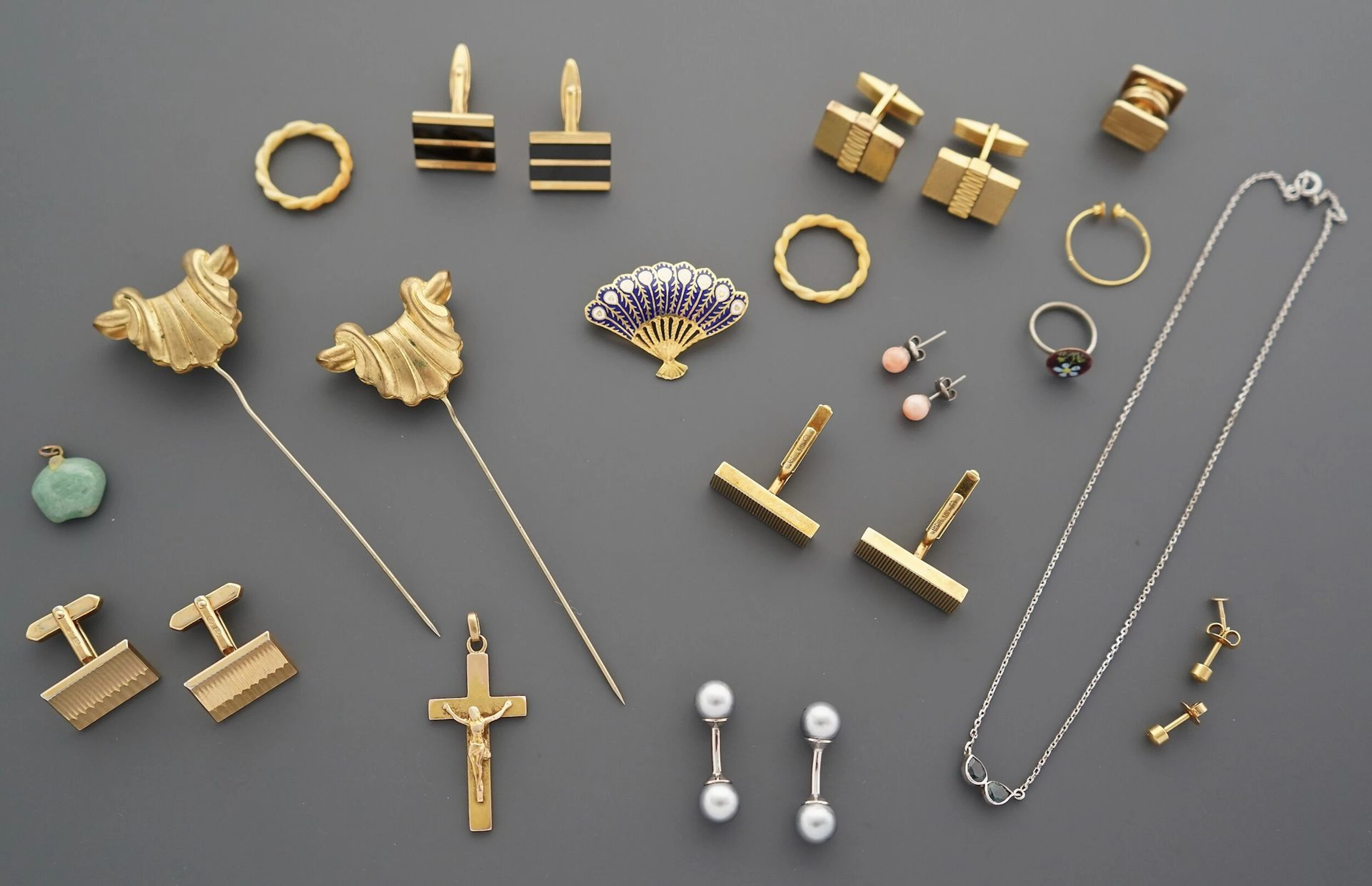 Costume jewelry lot including : - Lot 60