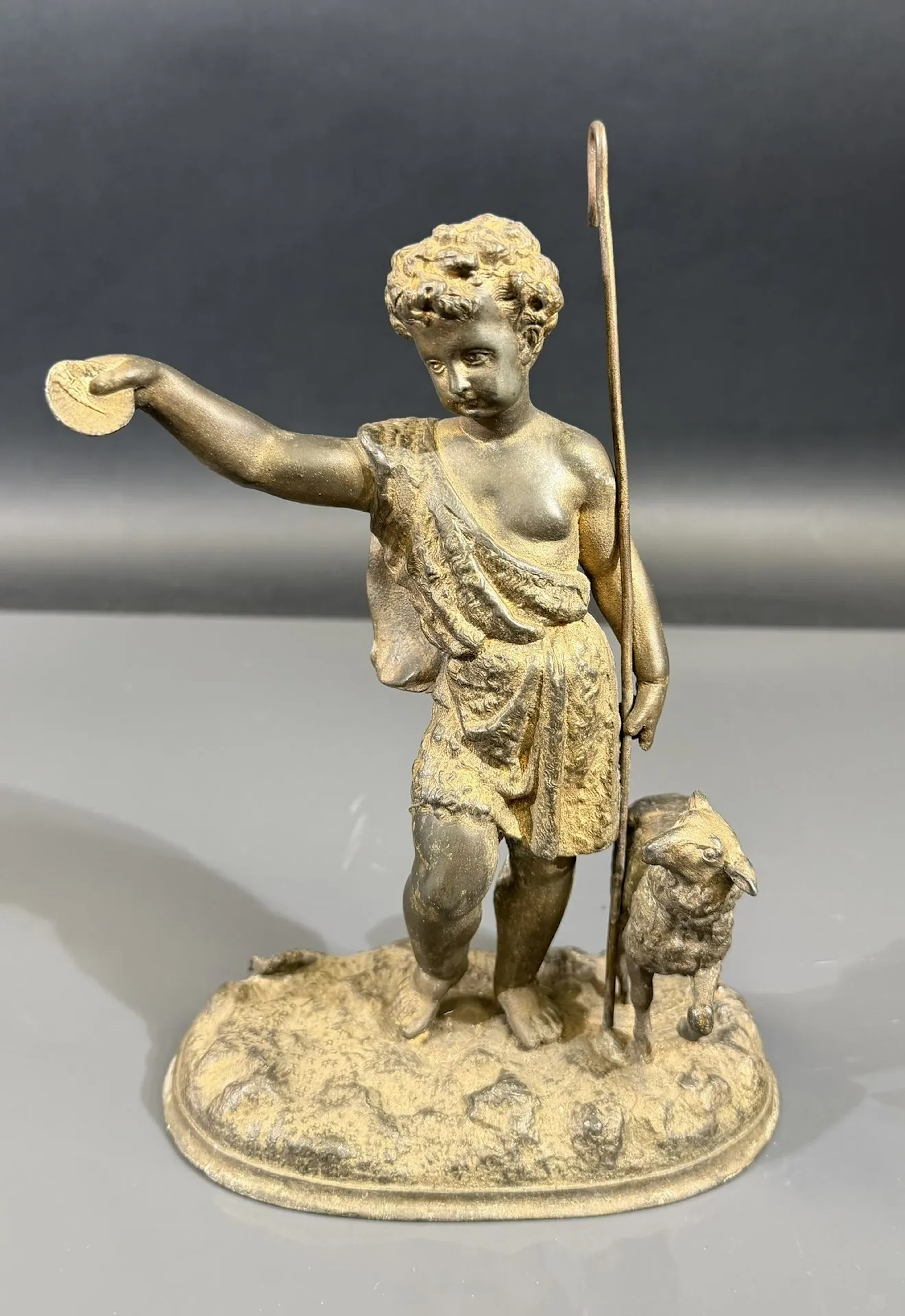 A collection of miscellaneous items including: - Lot 316