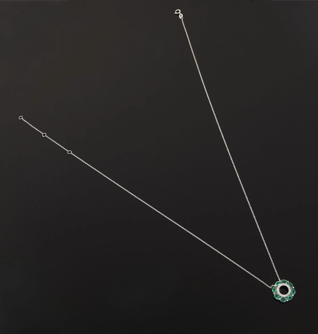 An 18k white gold (750) necklace with a jaseron link chain, - Lot 338