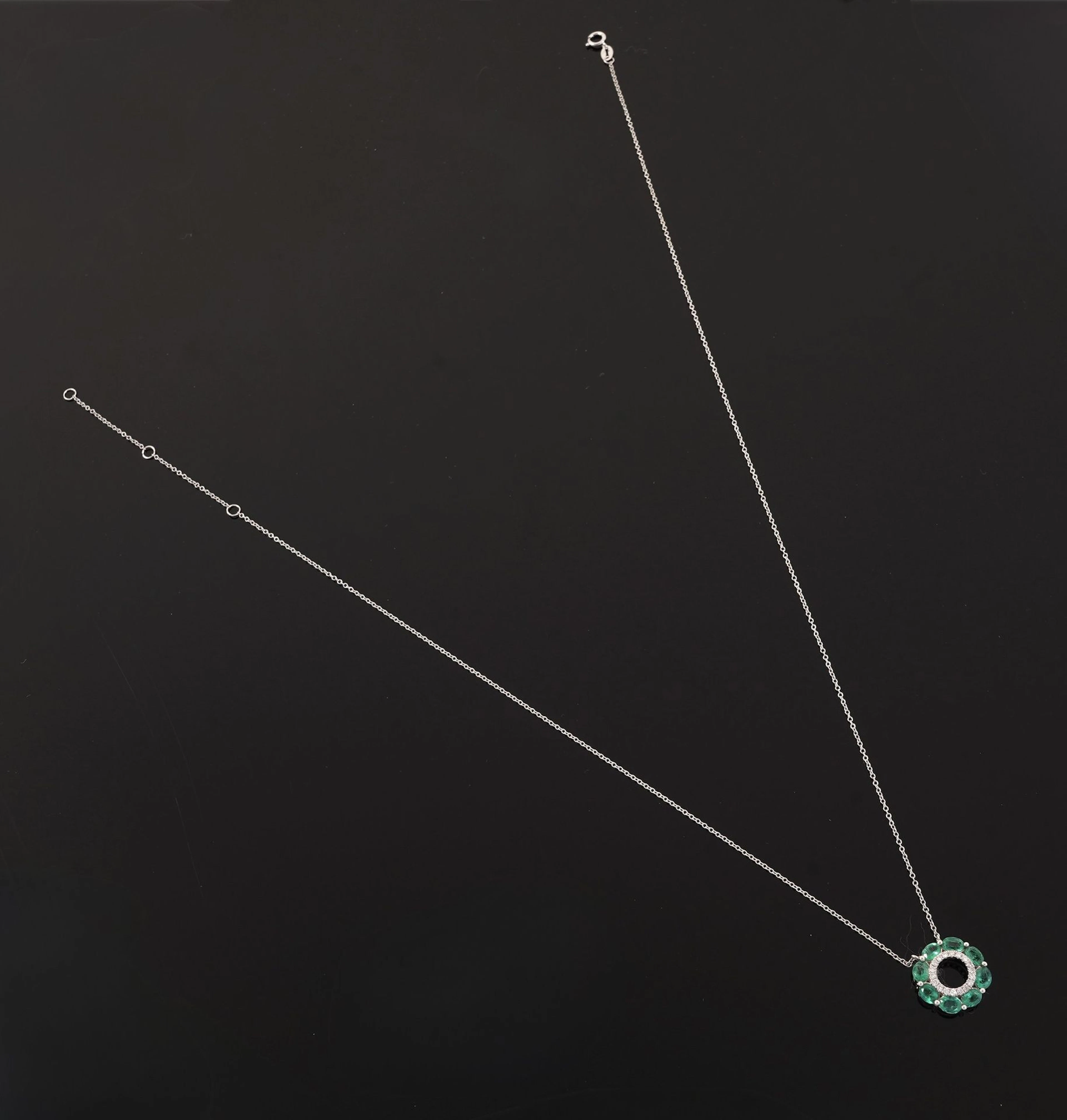 An 18k white gold (750) necklace with a jaseron link chain, - Lot 338