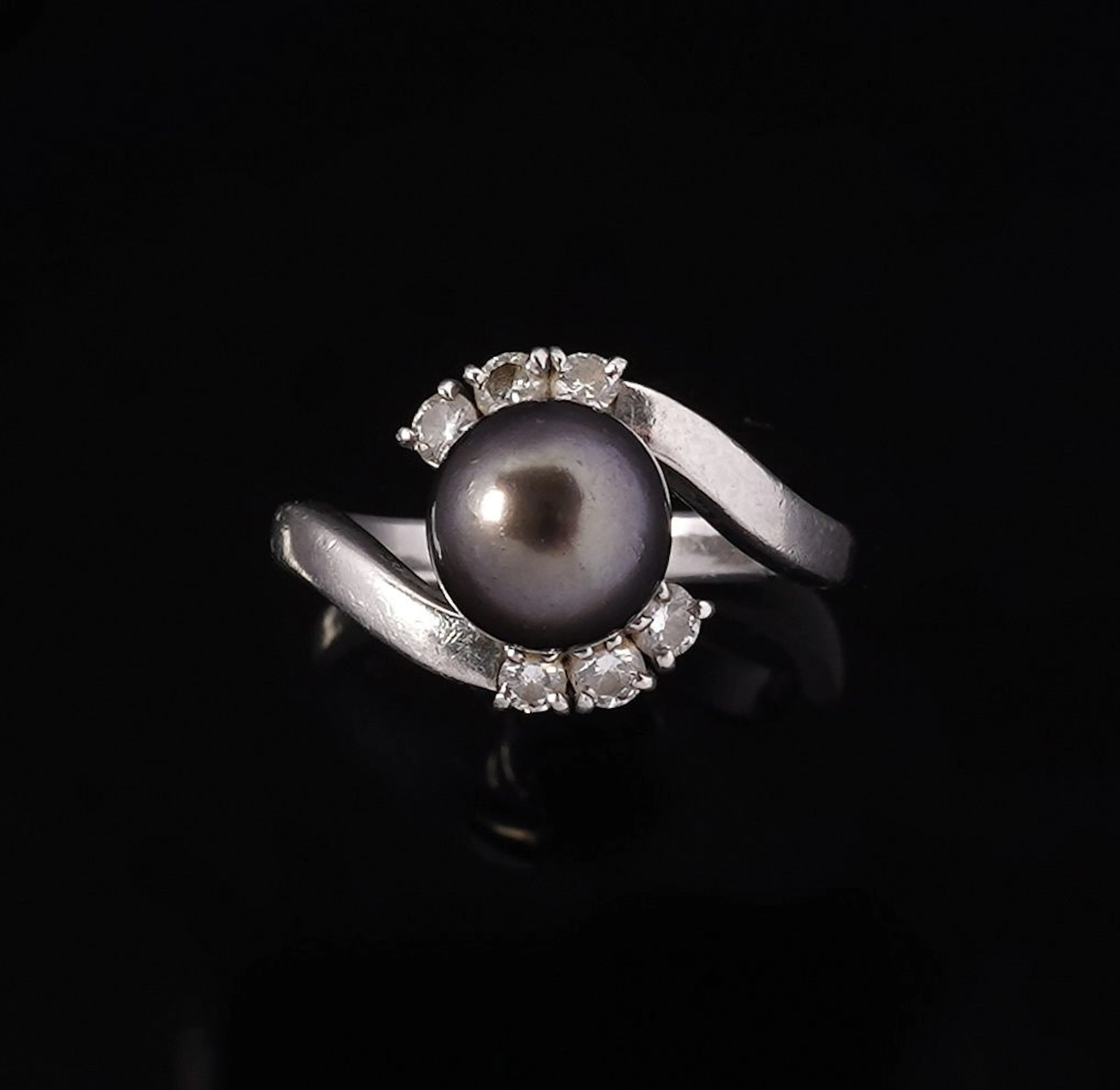 A 950 platinum ring set with a gray/brown Tahitian pearl mea - Lot 184