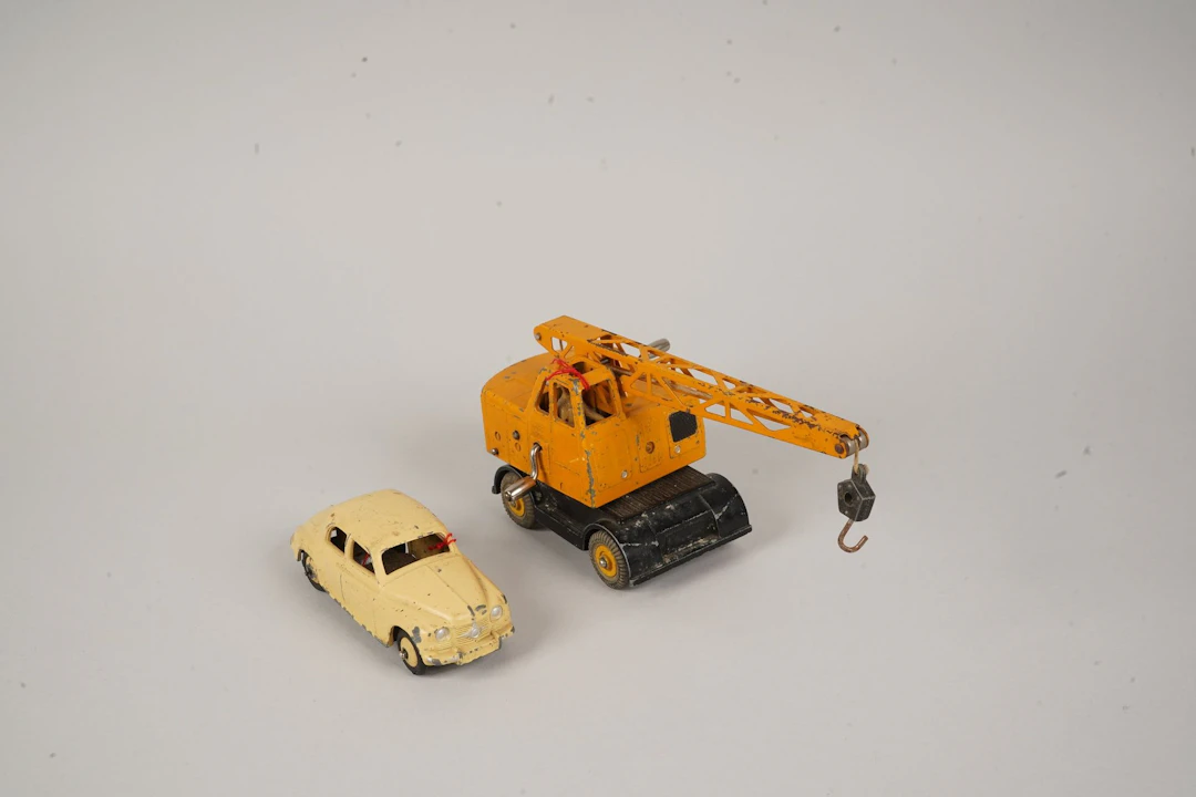 DINKY TOYS - ENGLAND (2) - Lot 69