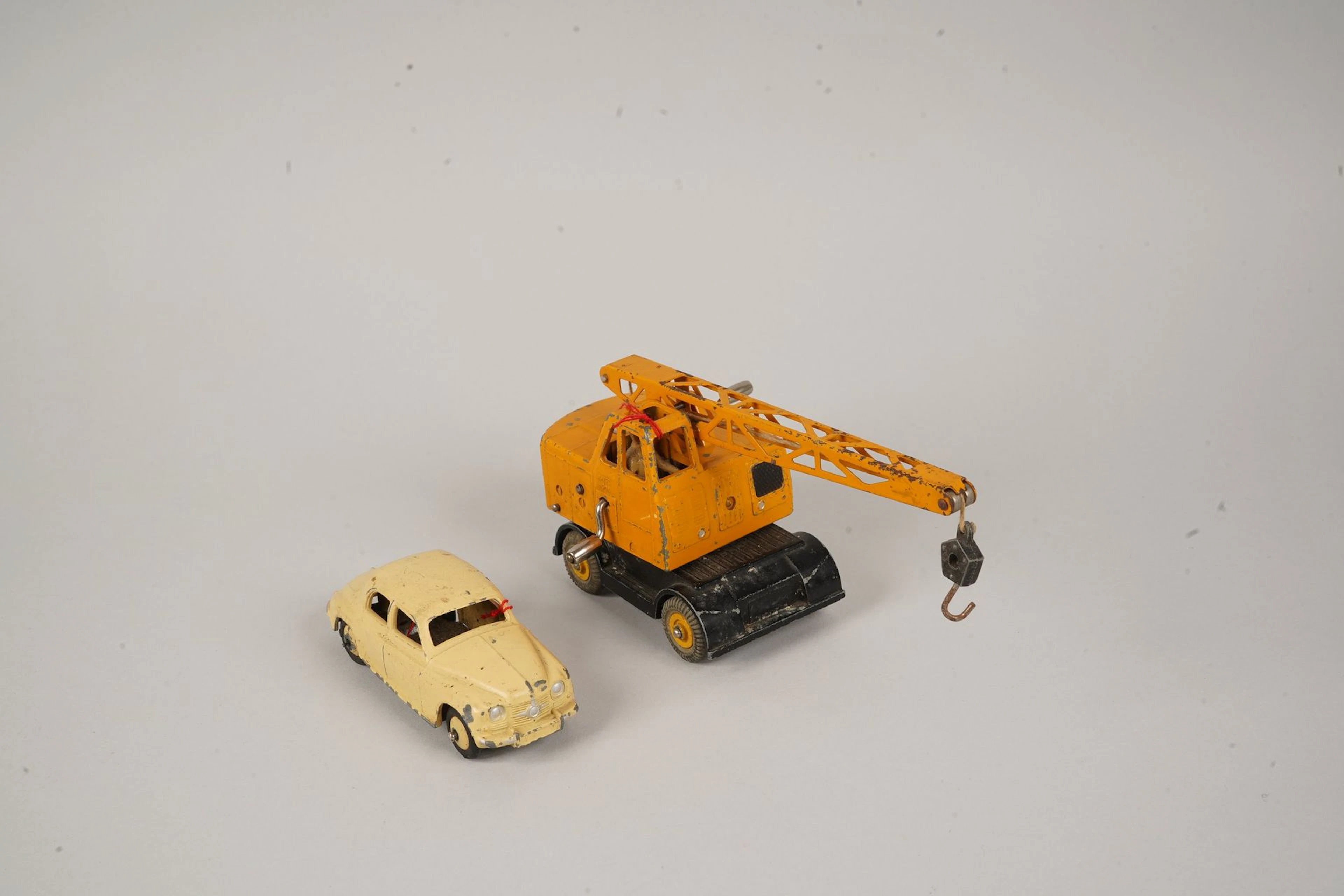 DINKY TOYS - ENGLAND (2) - Lot 69