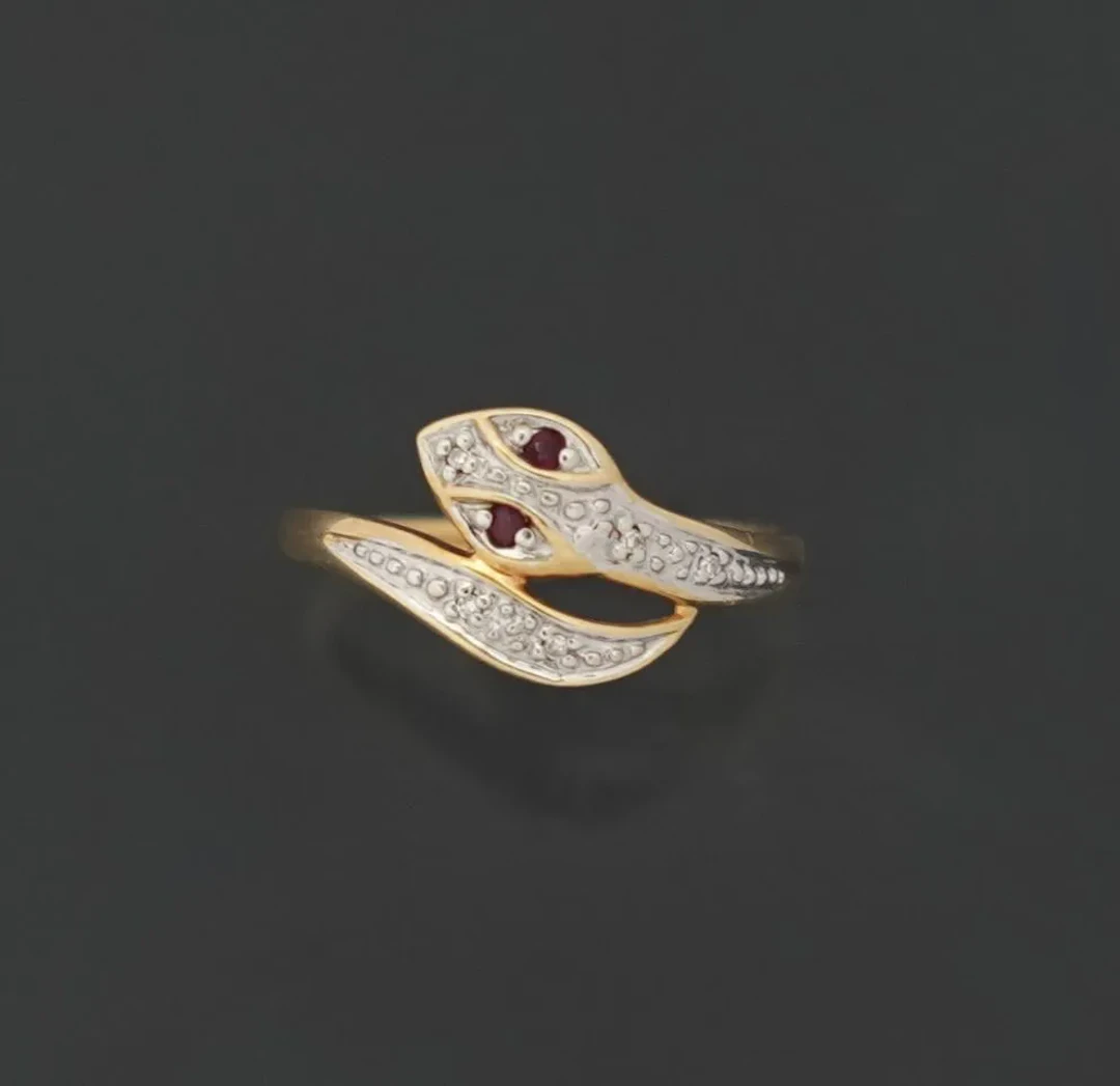 Fine 18K 750k yellow and white gold snake ring in the form o - Lot 219