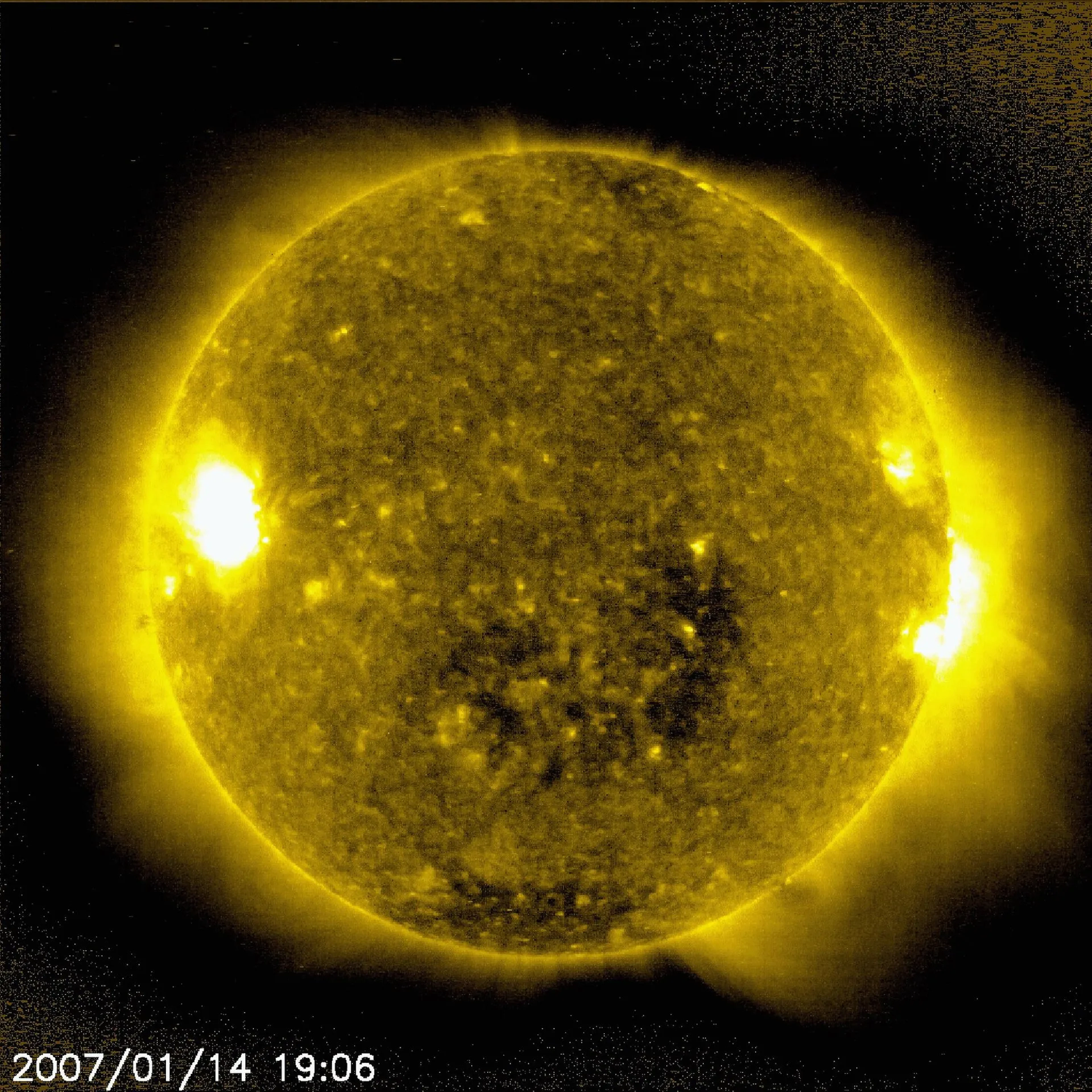 NASA. LARGE FORMAT. An exceptional view of the Sun. The Eart - Lot 253