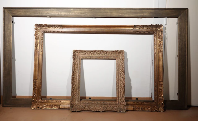Set of 3 wooden frames. - Lot 675