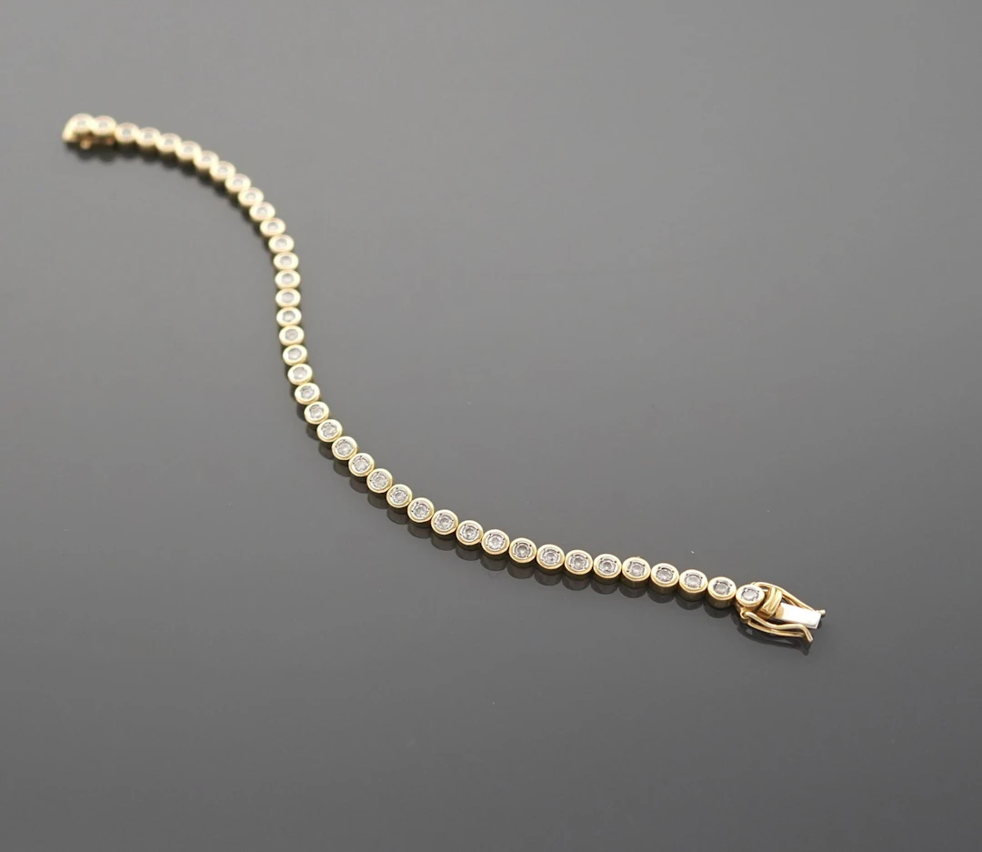 18K yellow gold tennis bracelet (750 parts per thousand) set - Lot 257