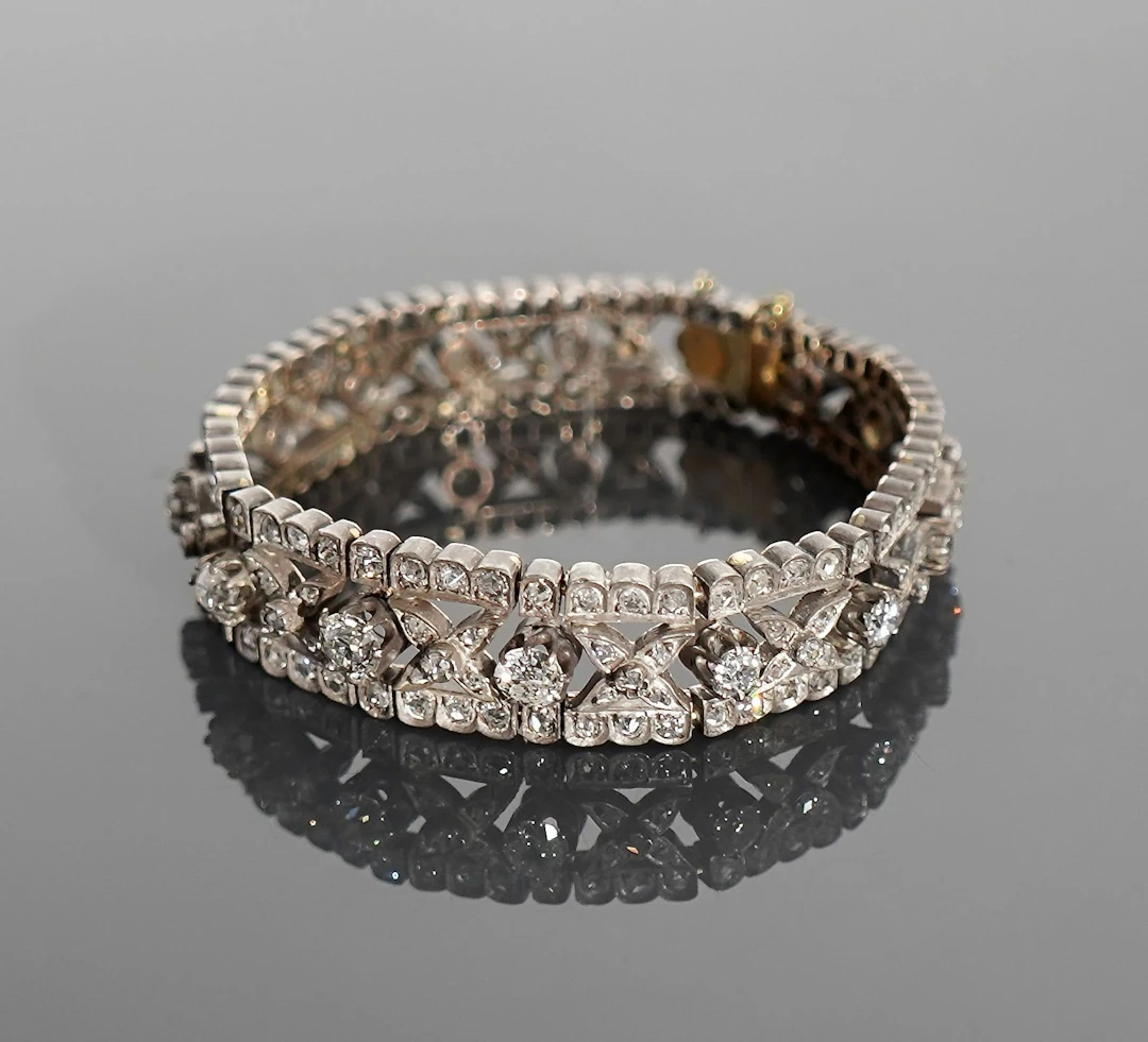 A bracelet made of silver with a fineness greater than 800 m - Lot 131