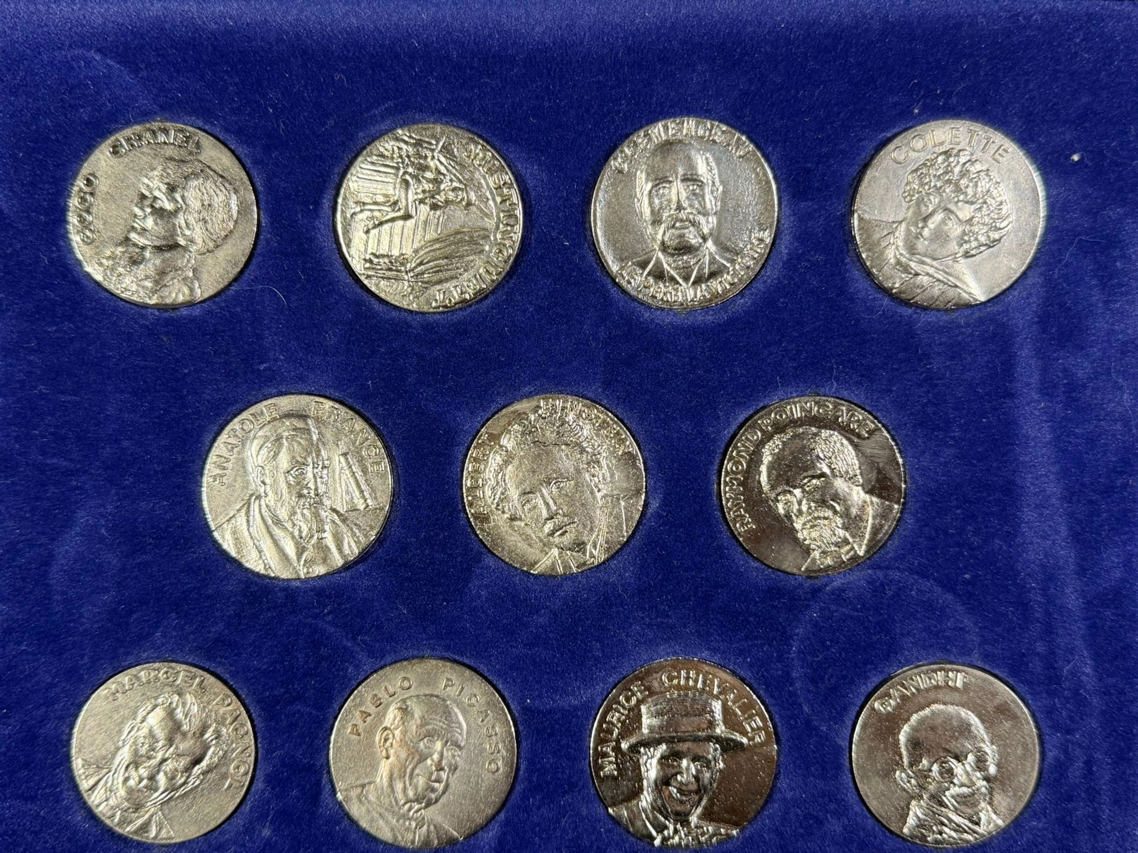 Set of 11 commemorative medals "Les Années mémoires" in nike - Lot 274