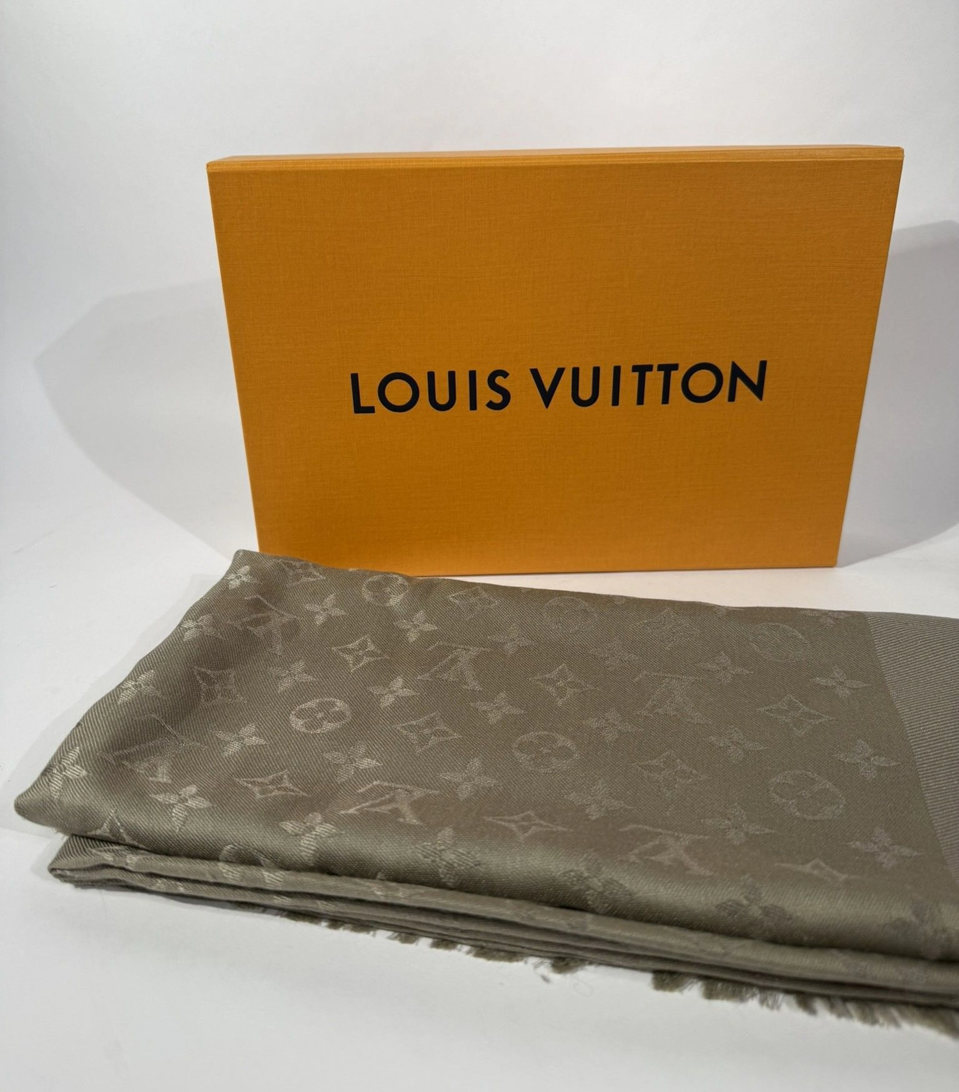 LOUIS VUITTON - Lot 66