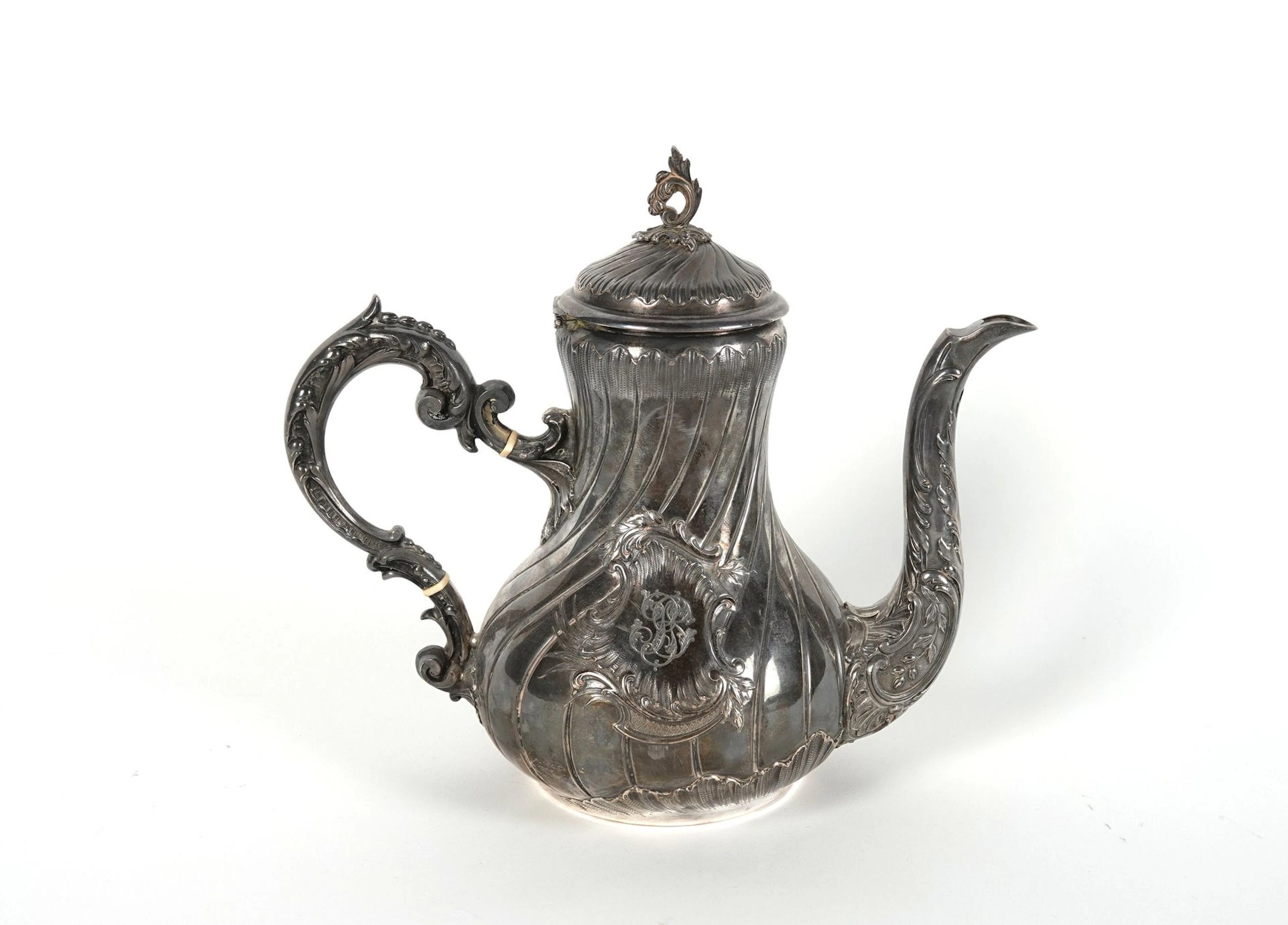 850/1000 silver teapot with a numbered cartouche design and - Lot 196