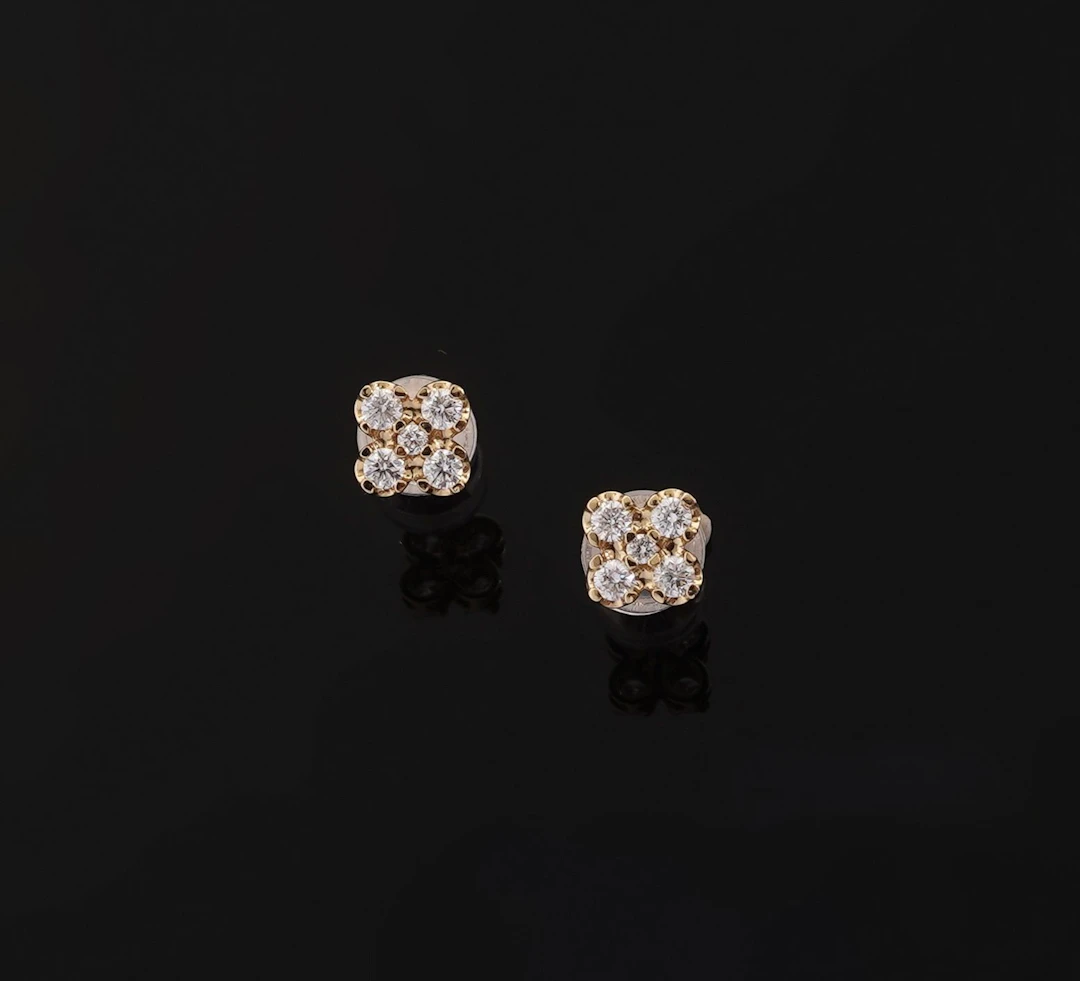 A pair of 18k yellow gold (750) four-lobed stud earrings, ea - Lot 287
