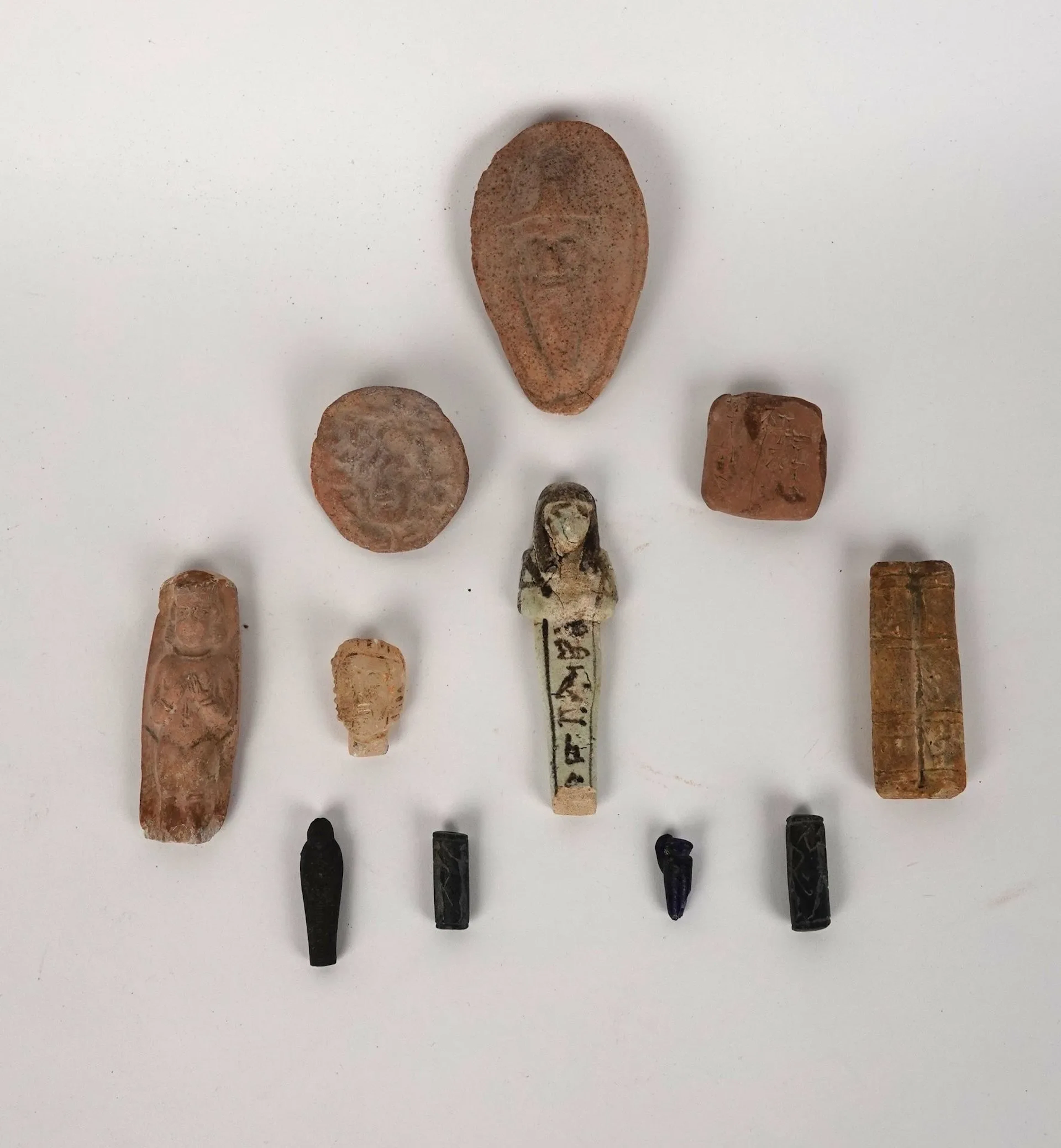 Small collection of archaeological artifacts including faces - Lot 259