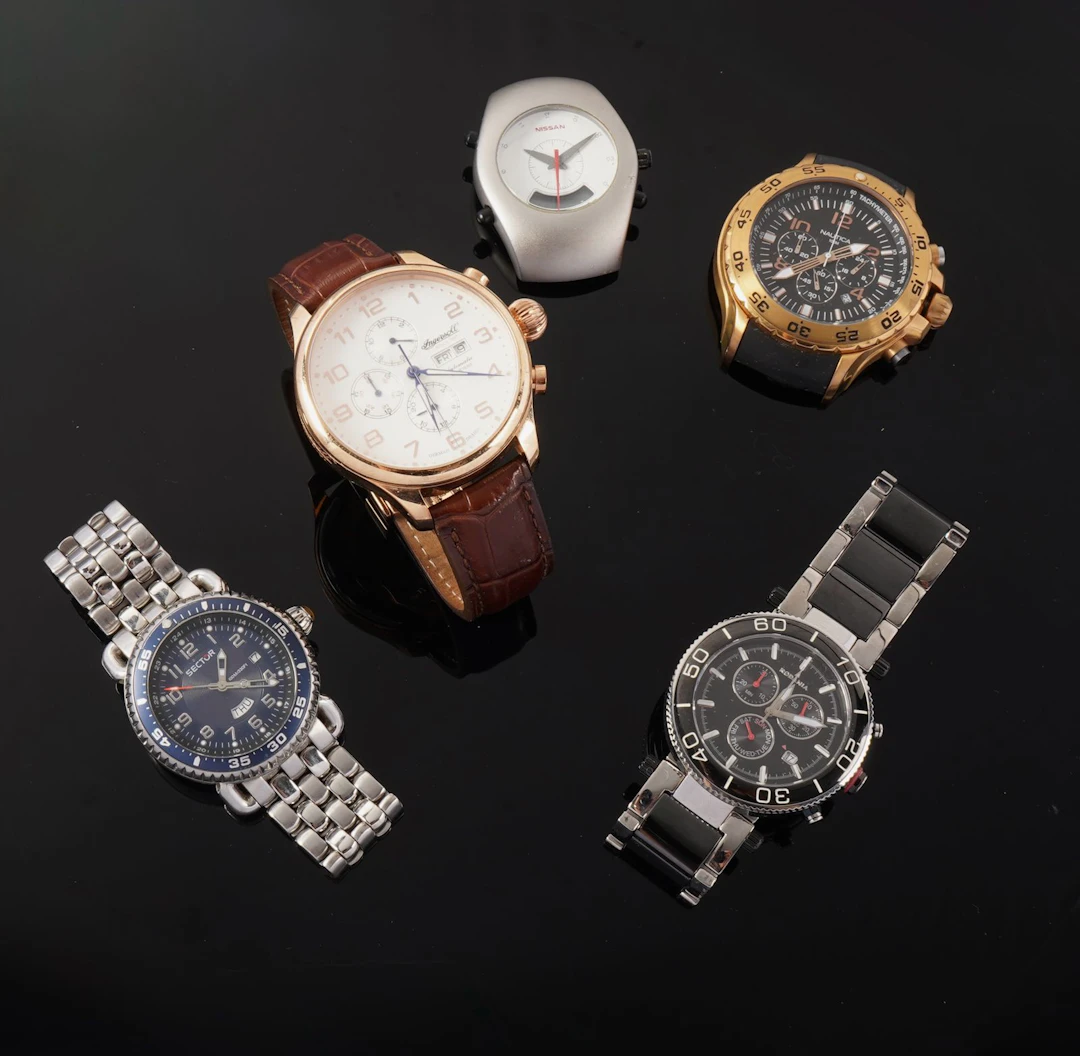 ASSORTED WATCH SET - Lot 386