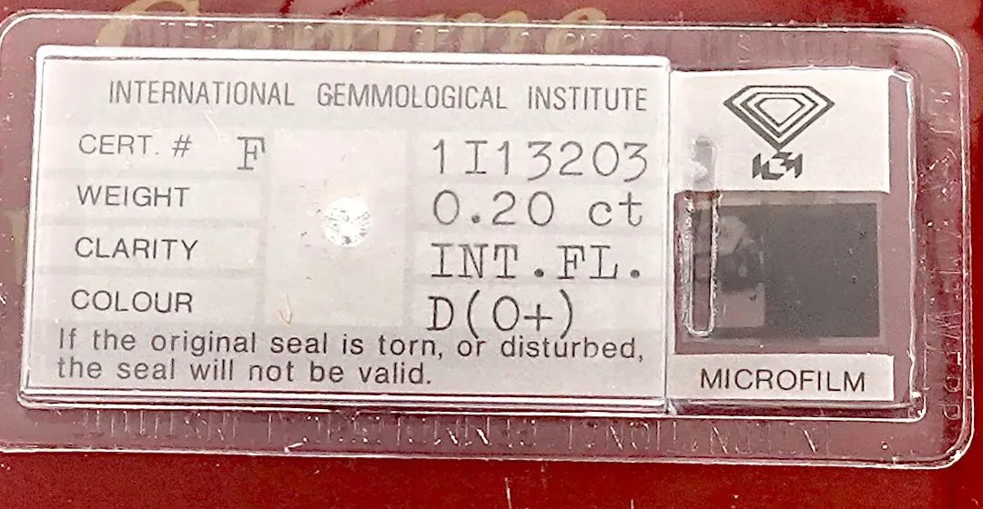 A diamond on paper (sealed) accompanied by its IGI certifica - Lot 277