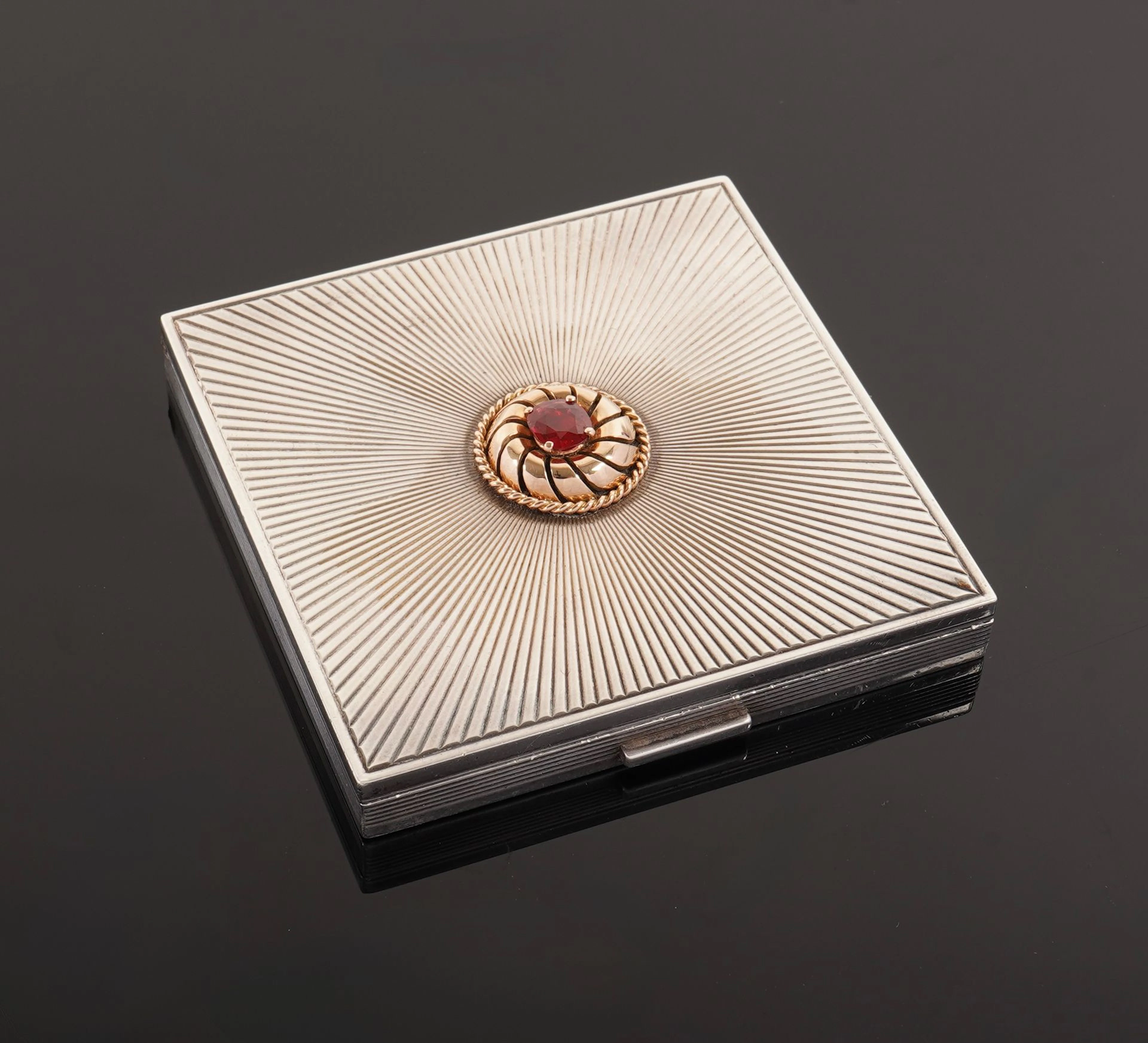 Square powder compact made of 9K gold (375 parts per thousan - Lot 26