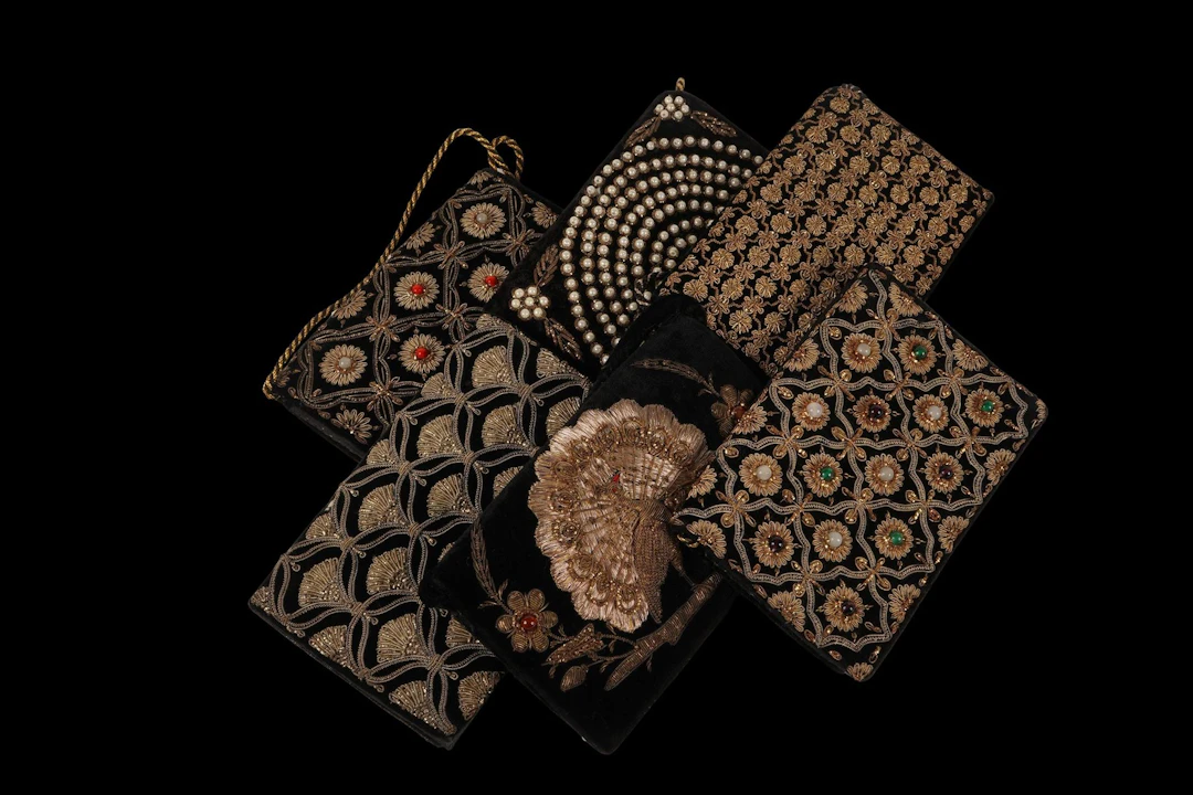 Set of 6 evening bags and clutches in the Zardozi style, mad - Lot 33