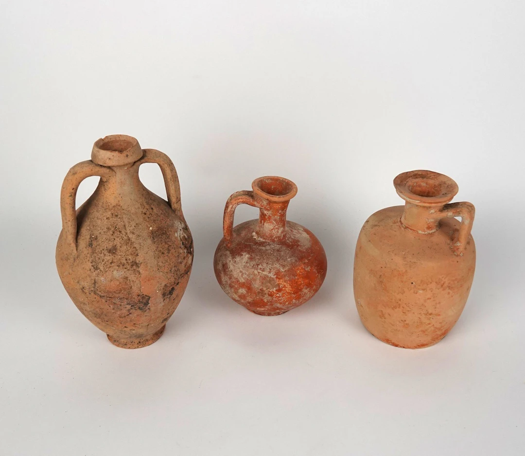 Set of three vases with handles, two made of light-colored c - Lot 258