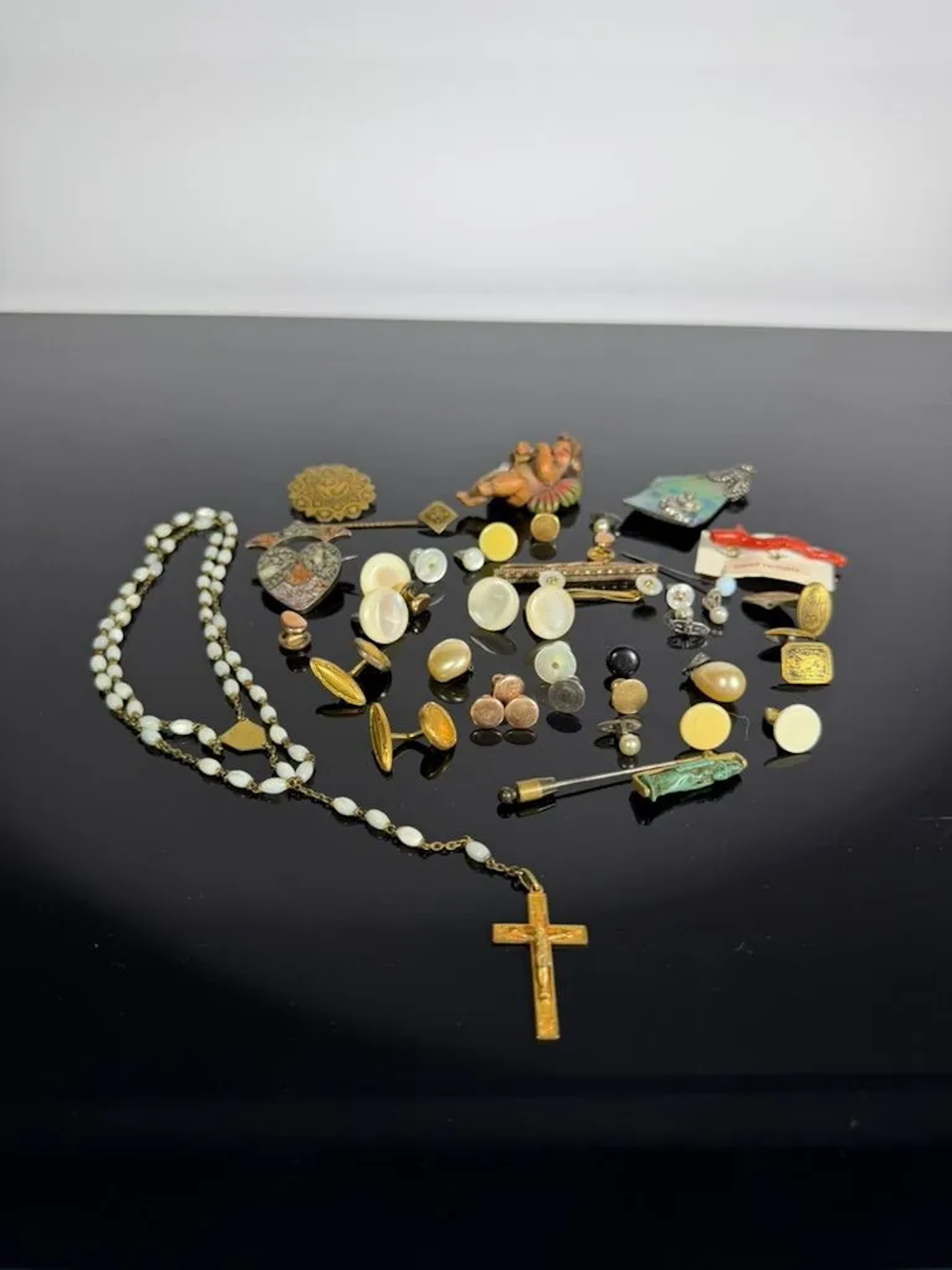 Costume jewelry set including rosary, cufflinks, pins... - Lot 224