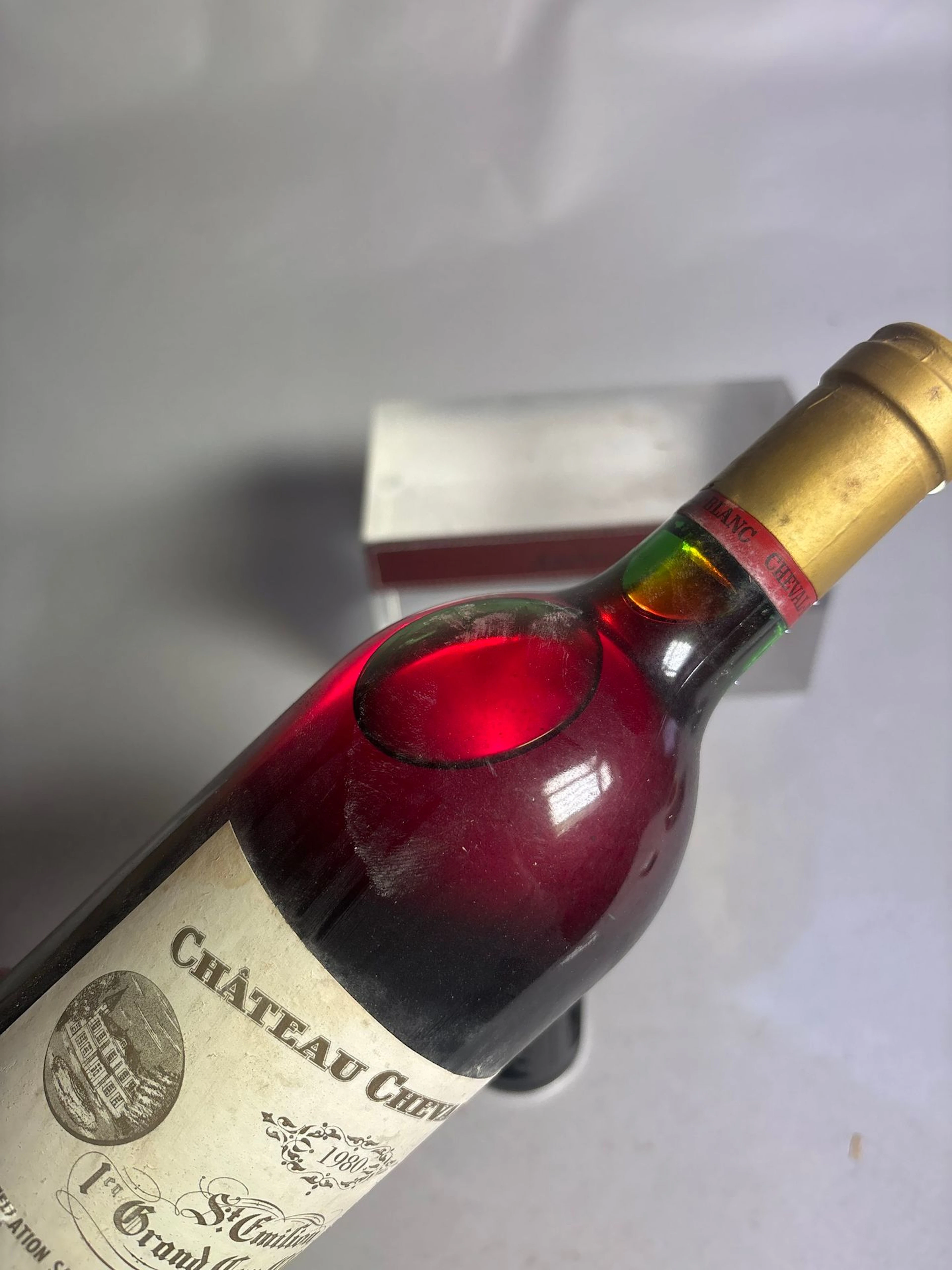 1 Bottle Château CHEVAL BLANC 1980 - 1er Grand Cru Saint-Émi - Lot 60