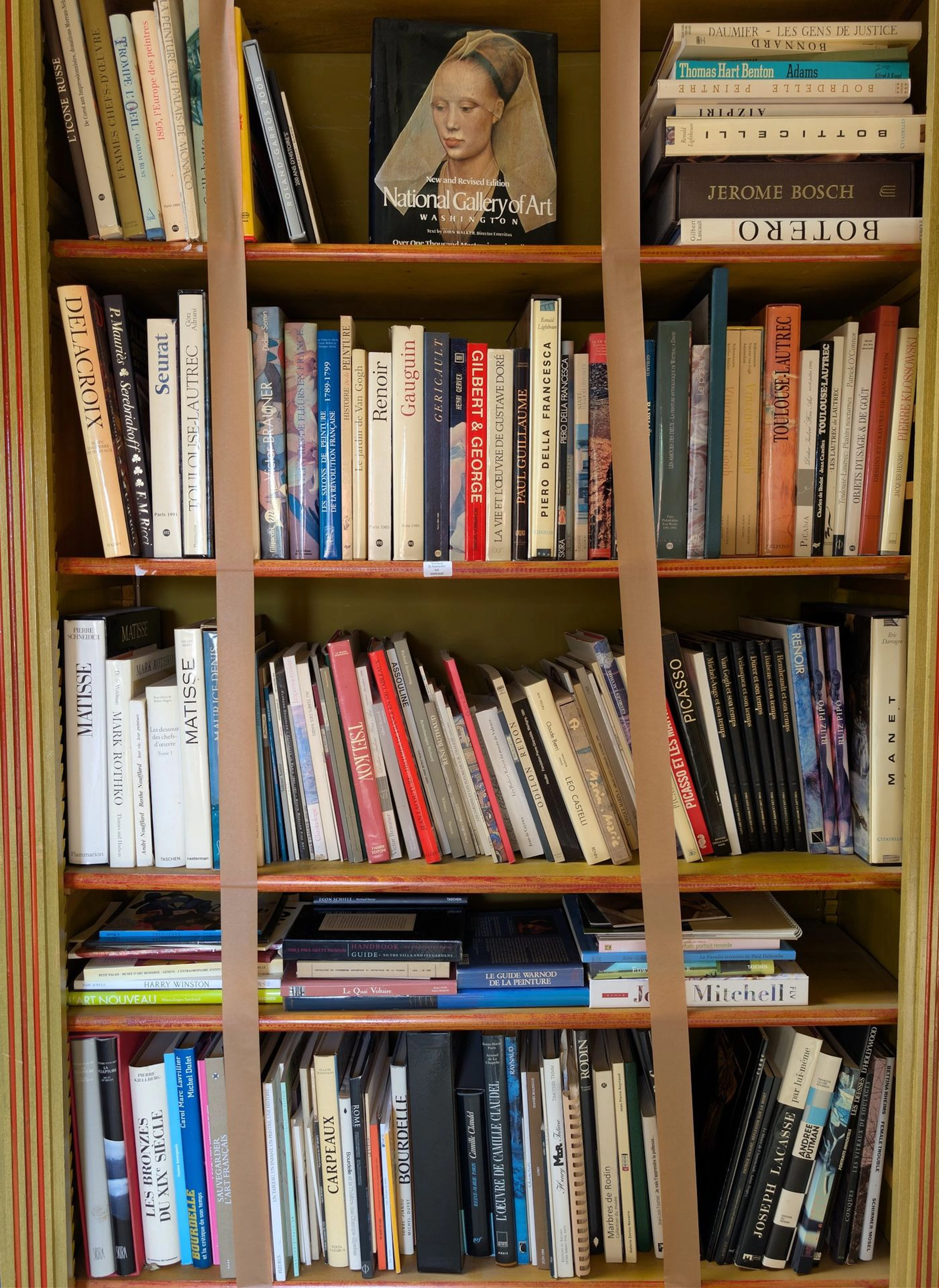 A collection of books on the fine arts that needs no further - Lot 543