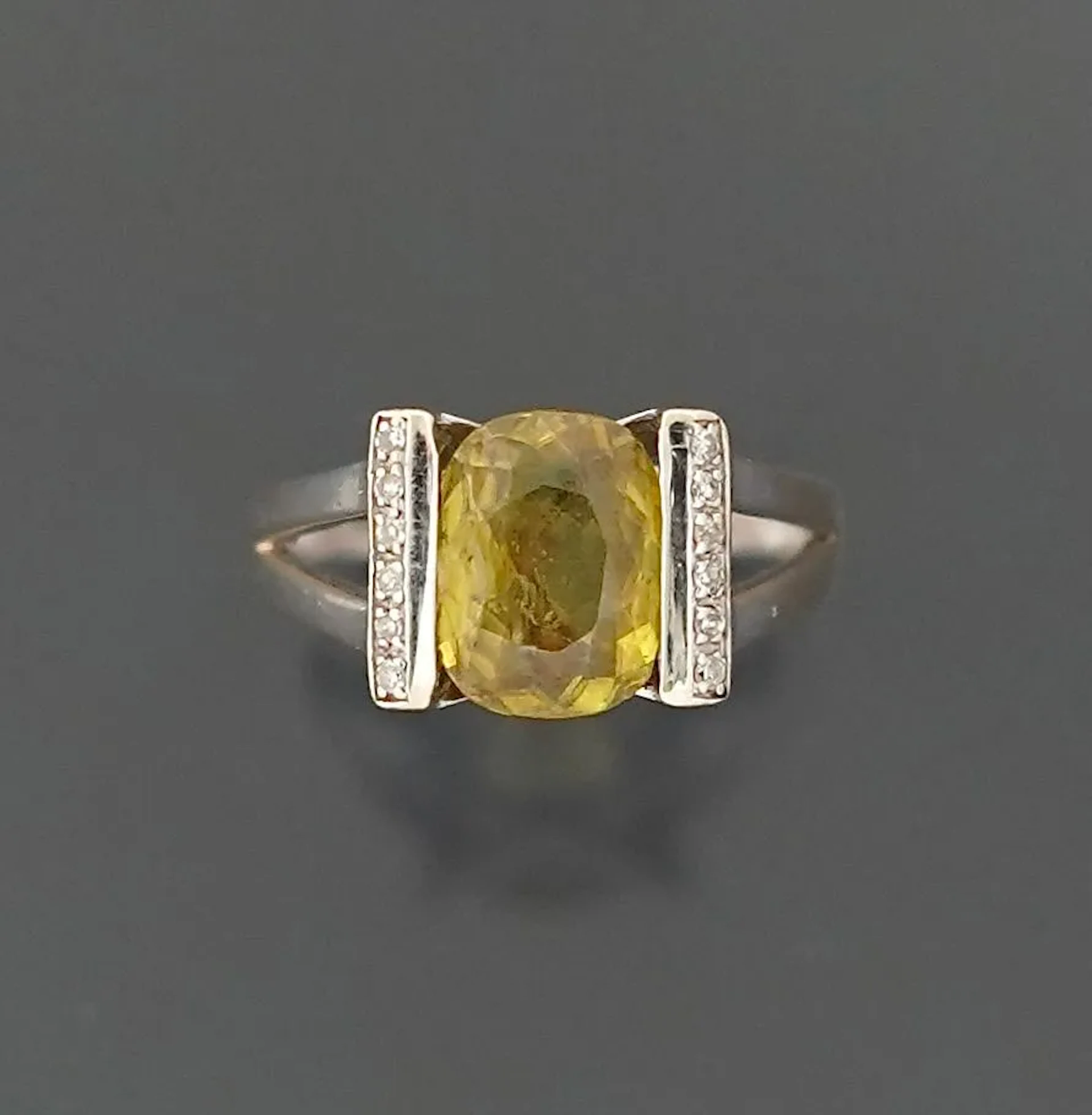 18K white gold 750 thousandths cocktail ring set with a cush - Lot 330