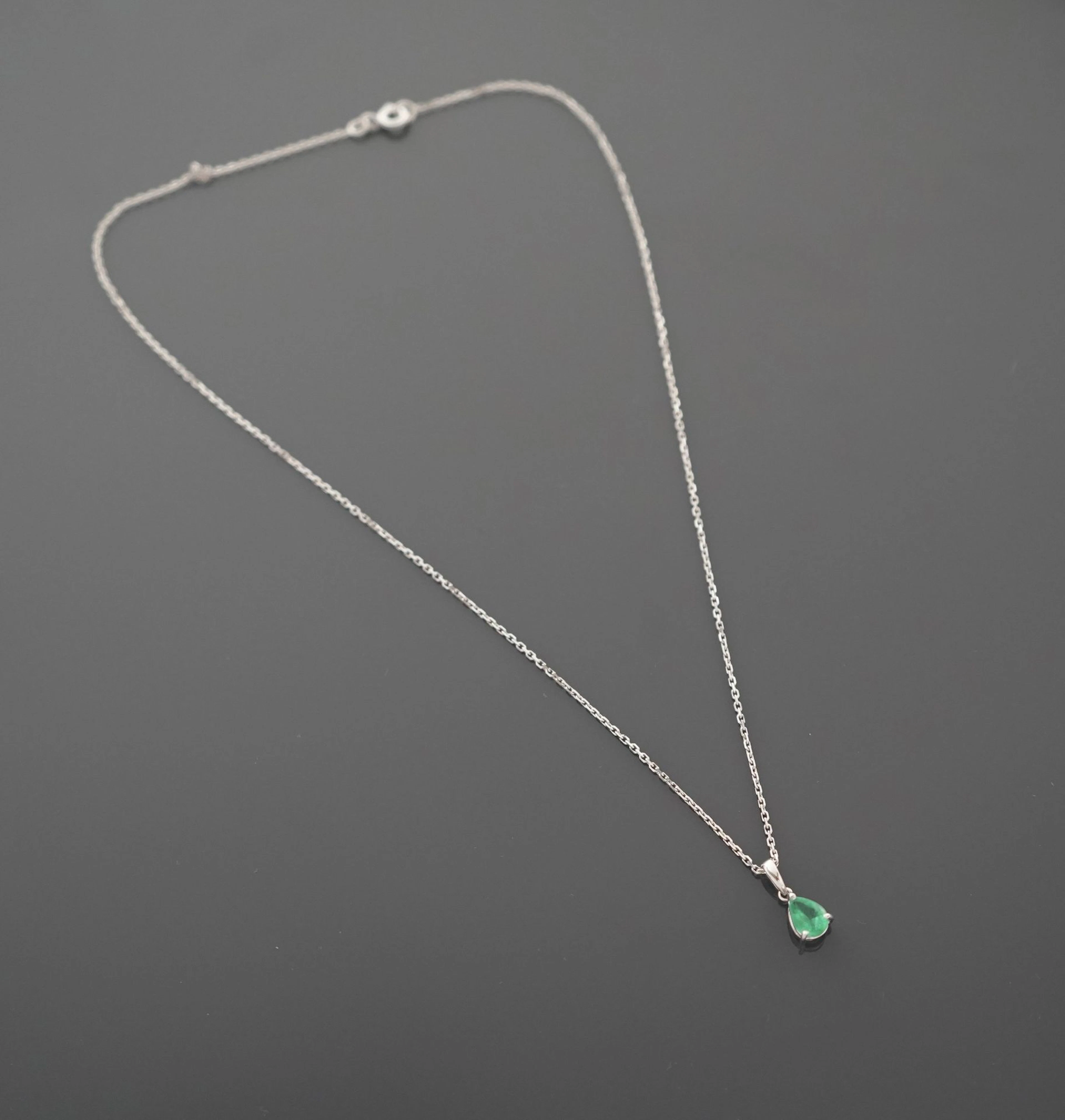 18k white gold (750) chain with a forçat link design, featur - Lot 328