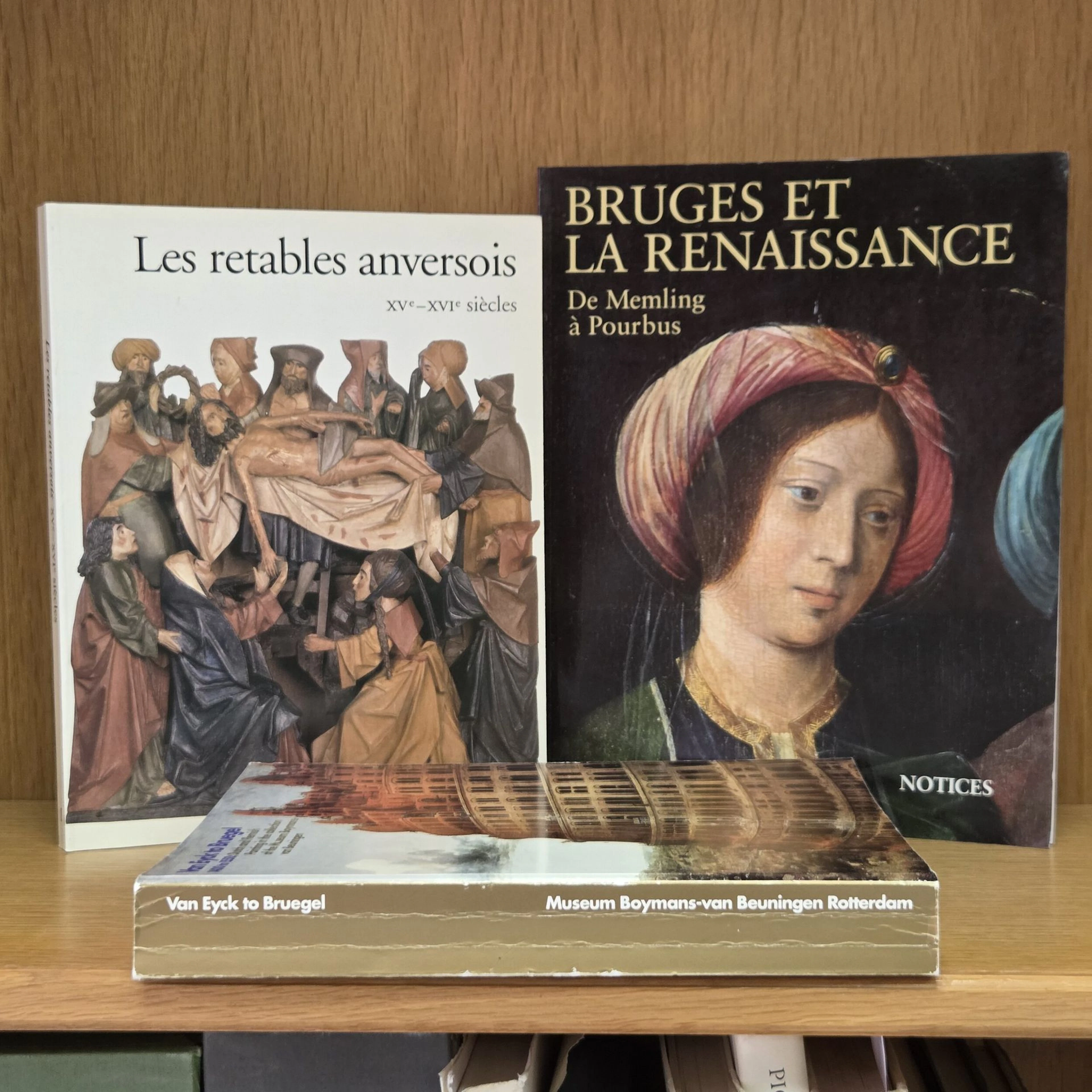 Set of three exhibition catalogs: - Les retables anversois, - Lot 454