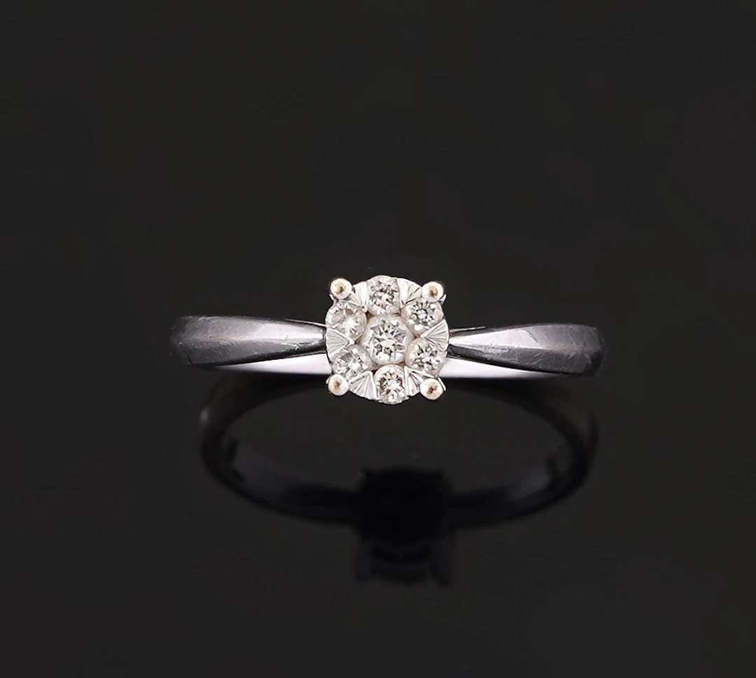 850-th platinum ring, set with 7 diamonds arranged in the sh - Lot 188