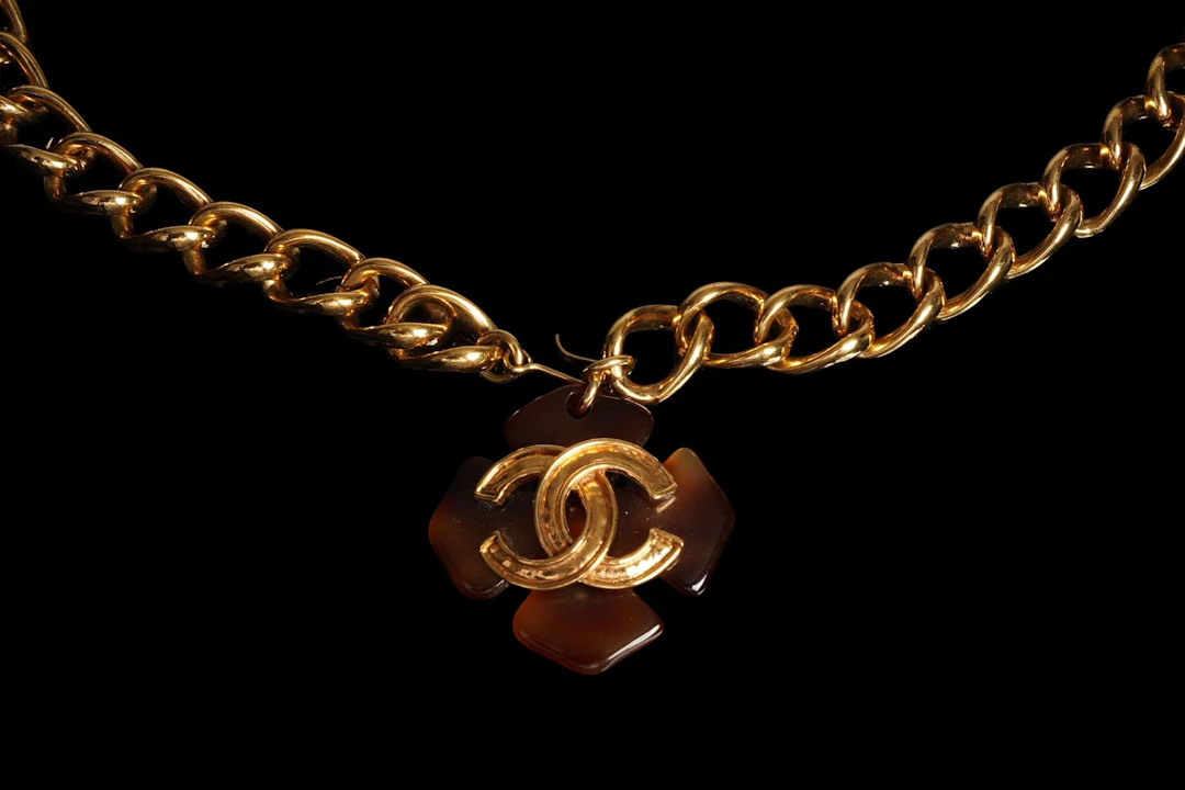 CHANEL - Lot 43